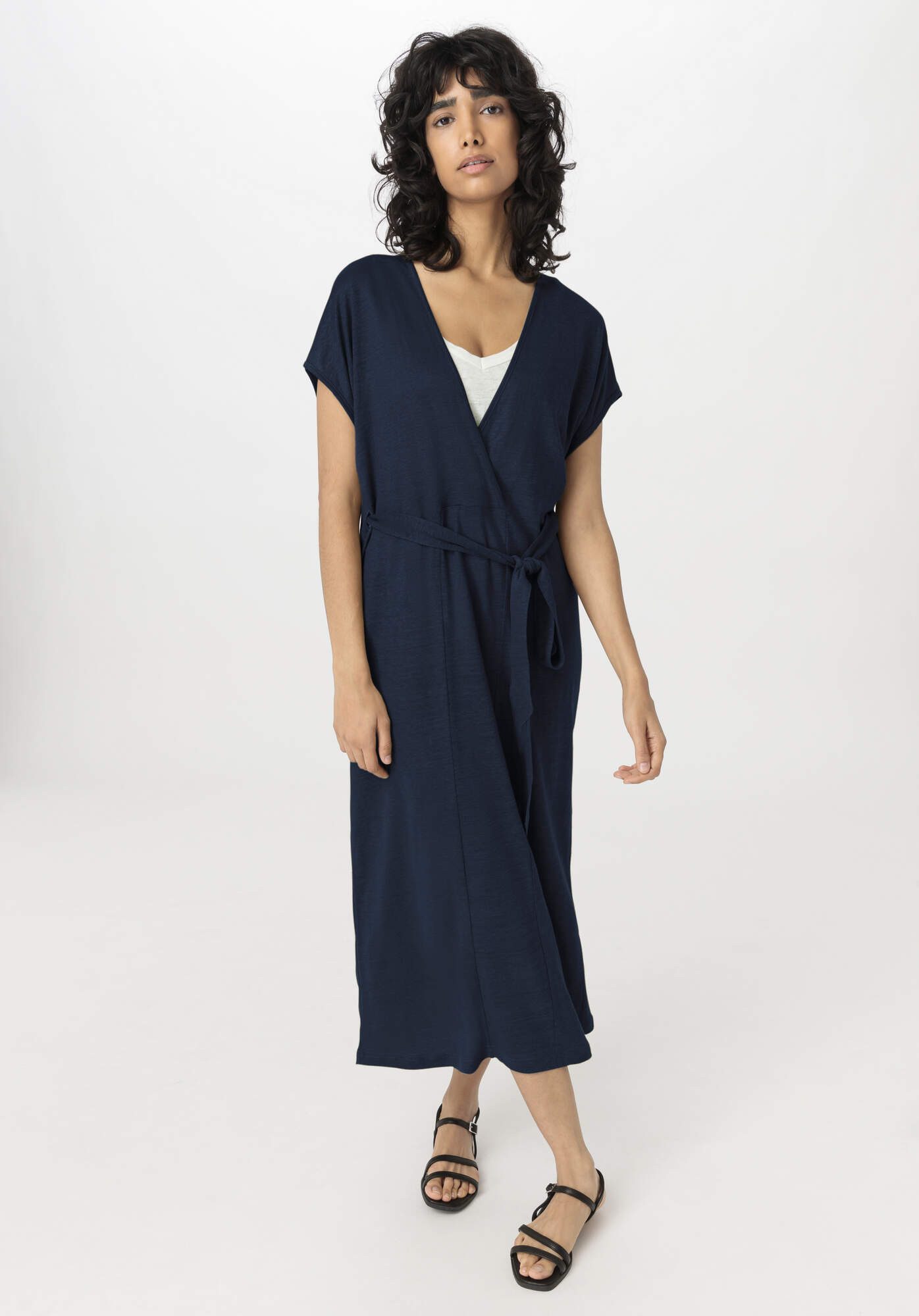Hessnatur Jerseykleid Midi Relaxed aus reinem Leinen (1-tlg) günstig online kaufen