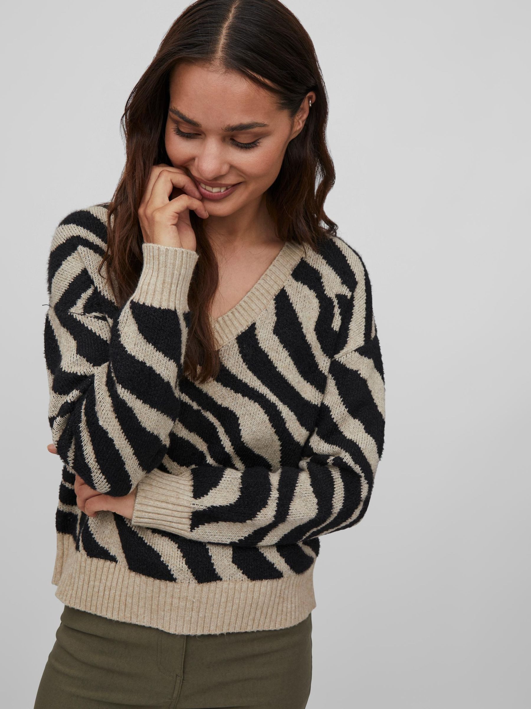 Vila Strickpullover Kuscheliger Strickpullover Jacquard Zebra Animal Muster VIRIL FEAMI VIRIL FEAMI MIX V-NECK L/S KNIT TOP-NOOS