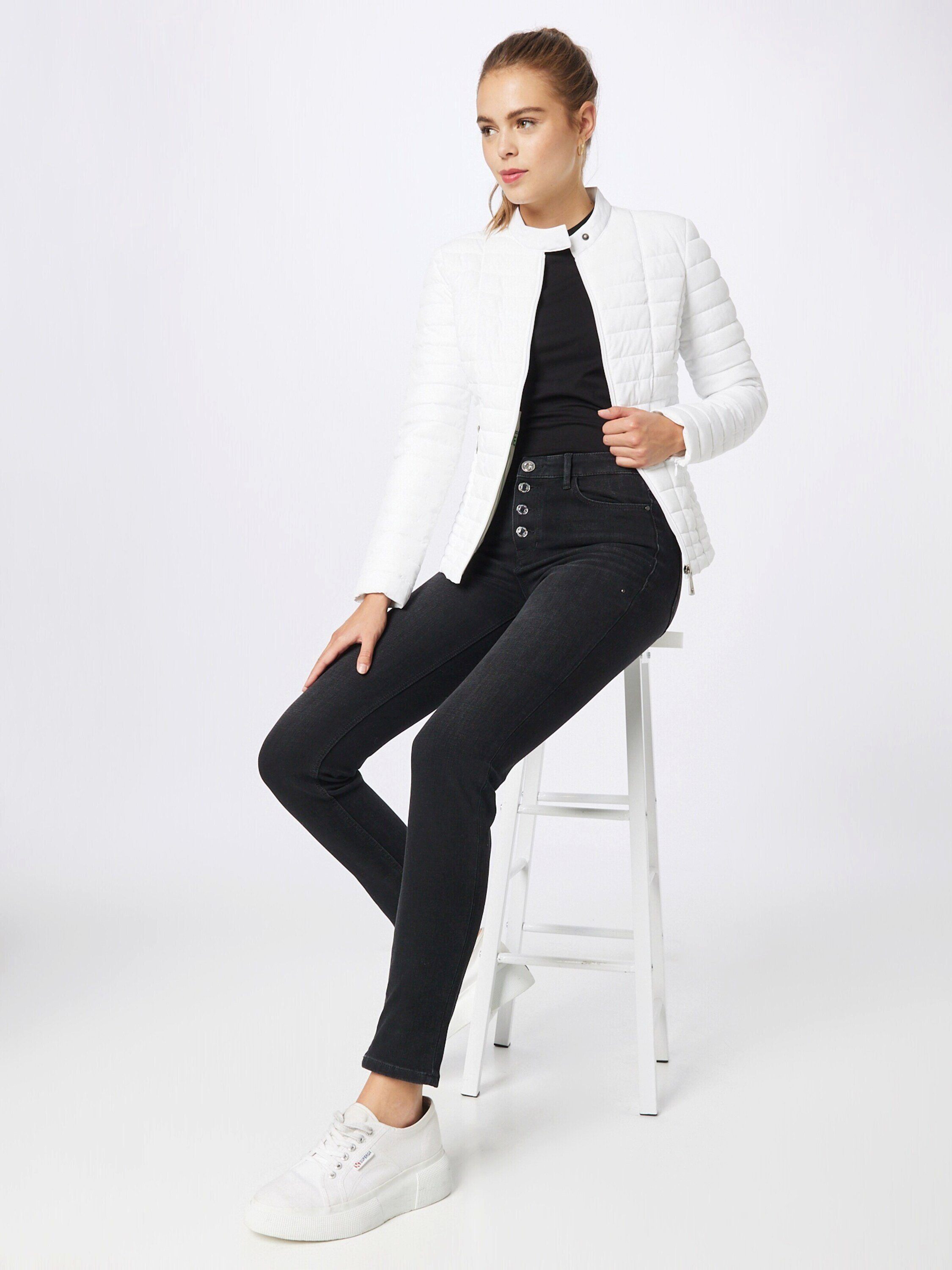 Guess Steppjacke Vona (1-St), Seitliche Reißverschlusstaschen