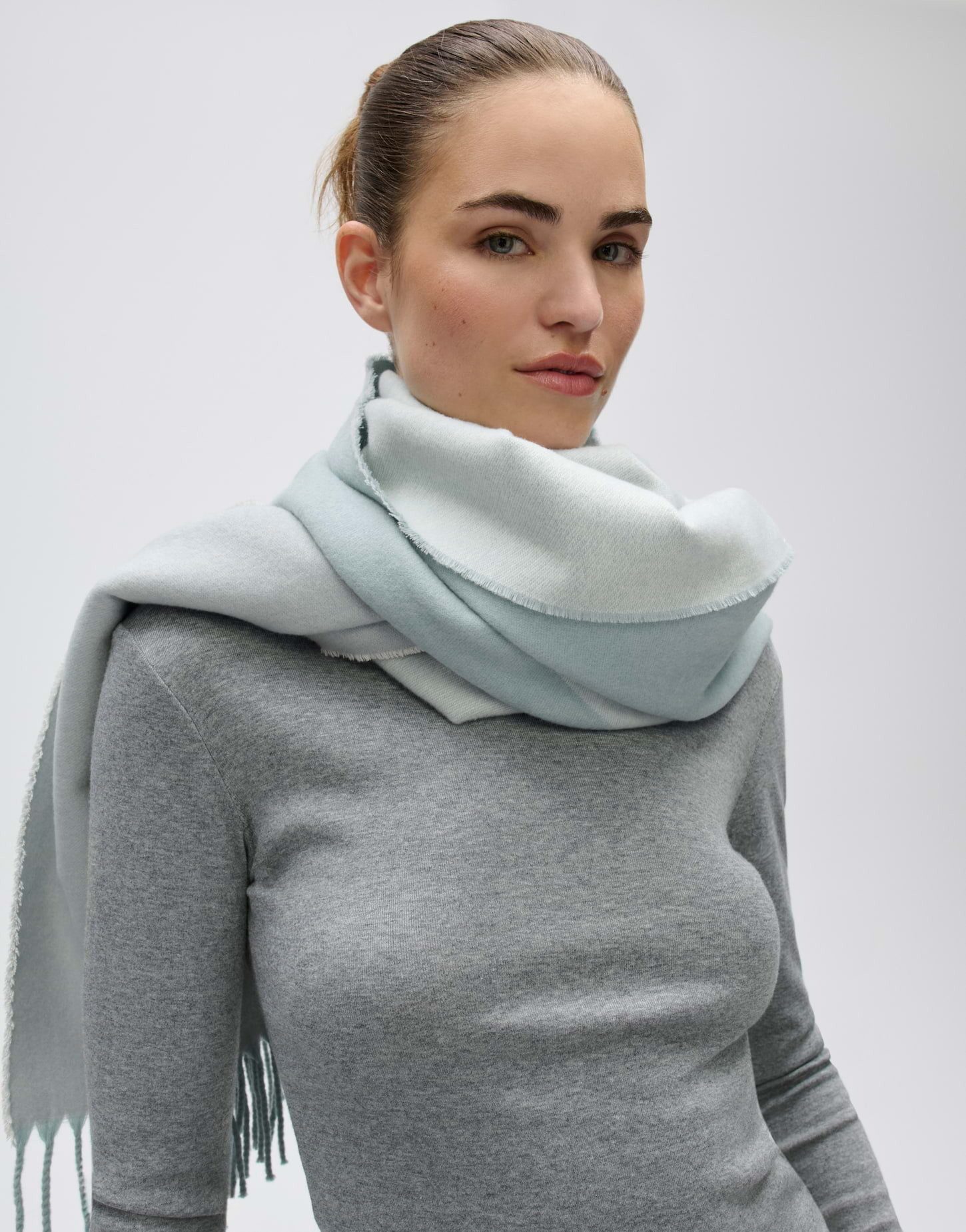 OPUS Schal Aglinda scarf aus fließender Webware, Rechteckige Form mit angerauter Oberfläche und weichem Griff – Bild 2 von 4