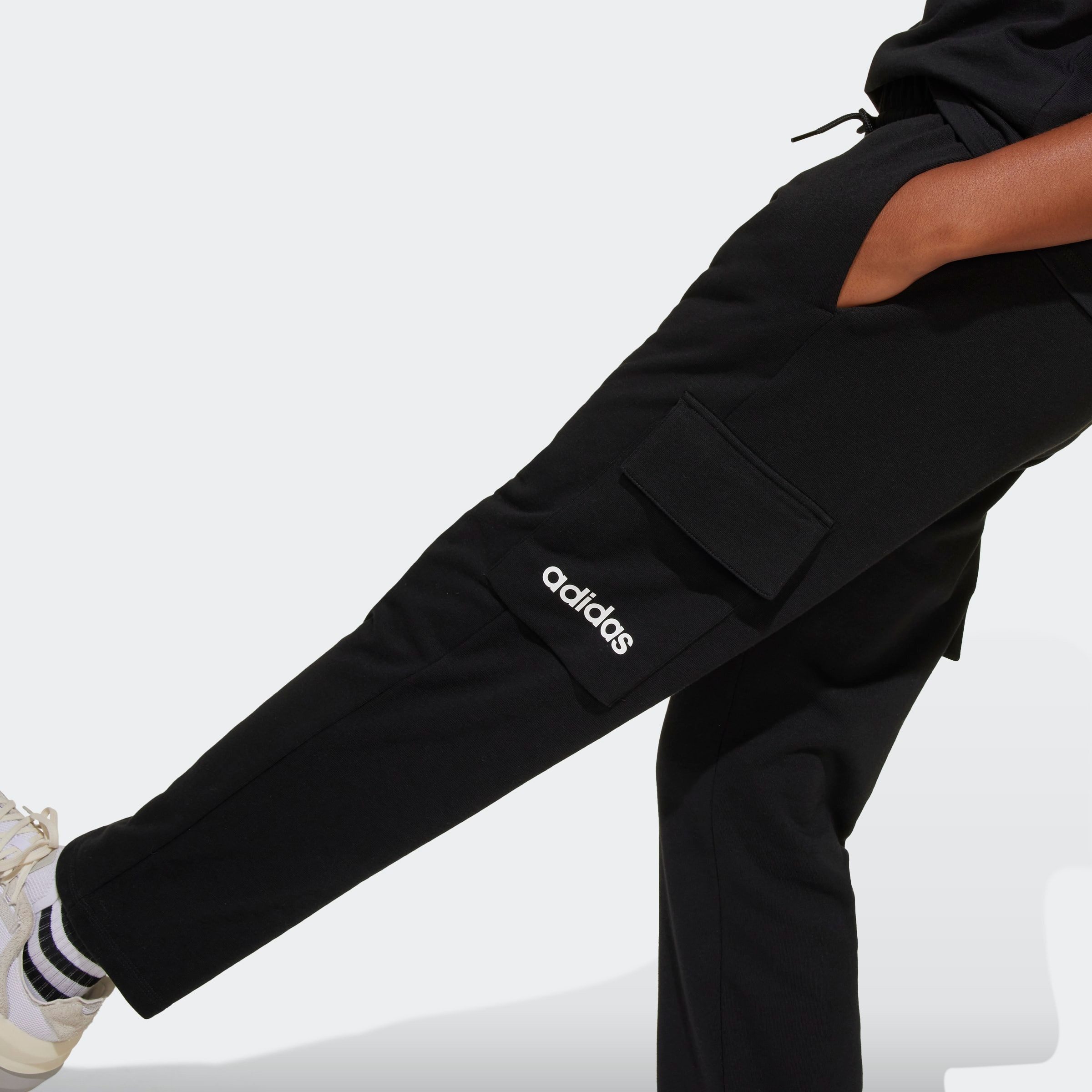 adidas Sportswear Sporthose ESSENTIALS für Kinder, für Laufen geeignet, mit mehreren Taschen, mit Gummizug
