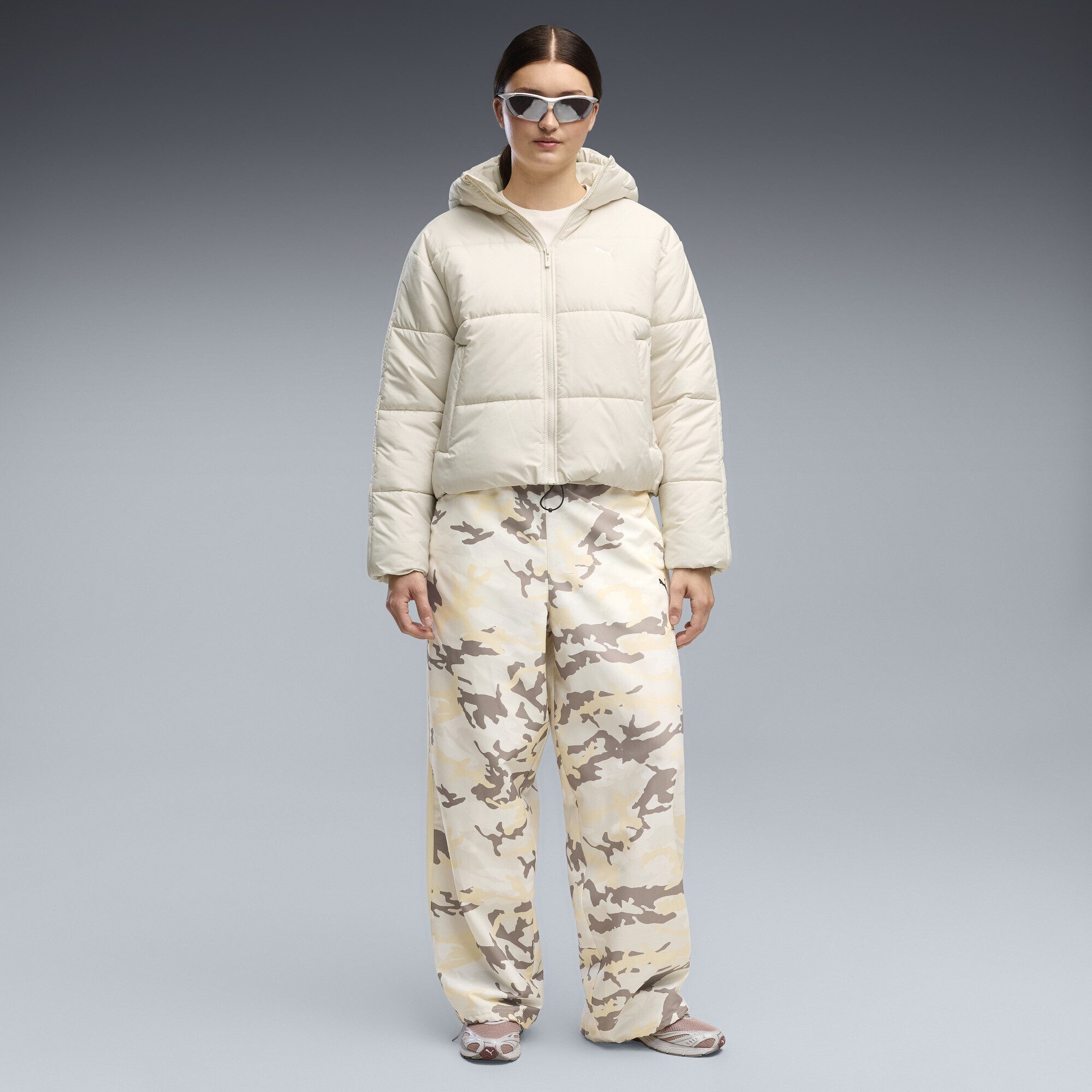 PUMA Winterjacke Essentials Relaxed Wattierte Kapuzenjacke Damen – Bild 4 von 5