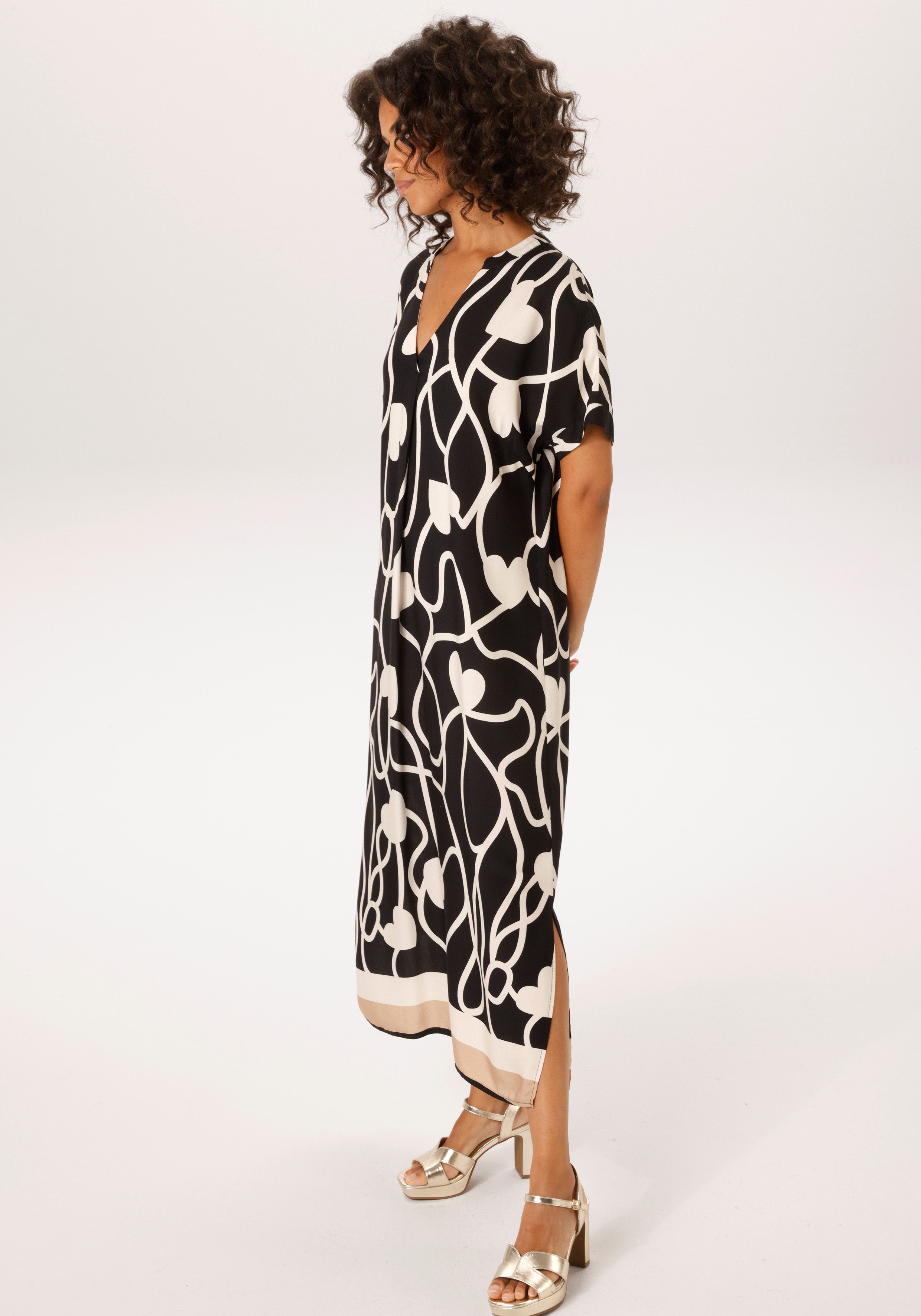 Aniston CASUAL Sommerkleid mit Herzen im grafischen Druck und Bordüre am Sa günstig online kaufen