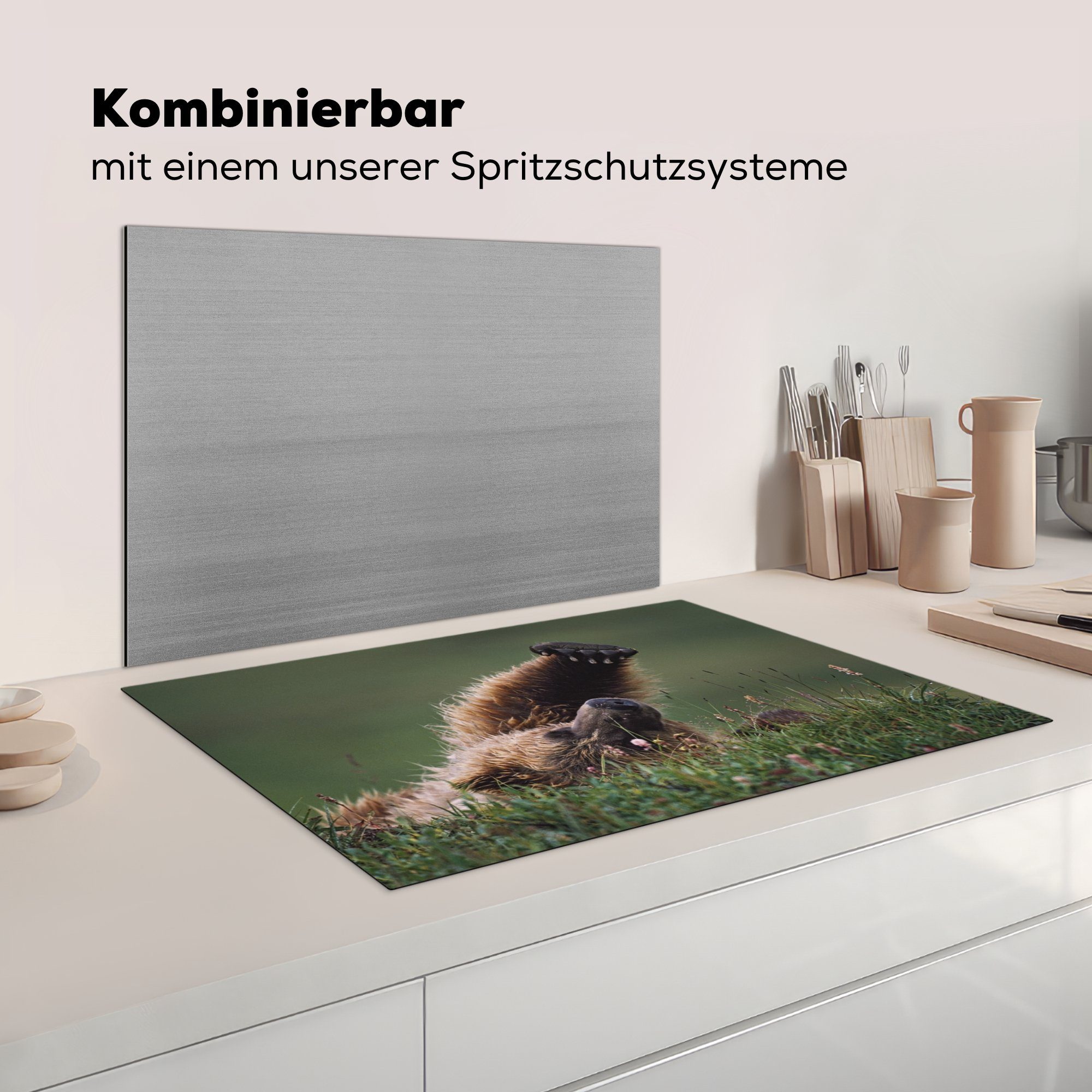 für Blumen 81x52 MuchoWow Bär Schutz Induktionskochfeld Gras, die Vinyl, cm, Herdblende-/Abdeckplatte tlg), (1 Ceranfeldabdeckung - - küche,