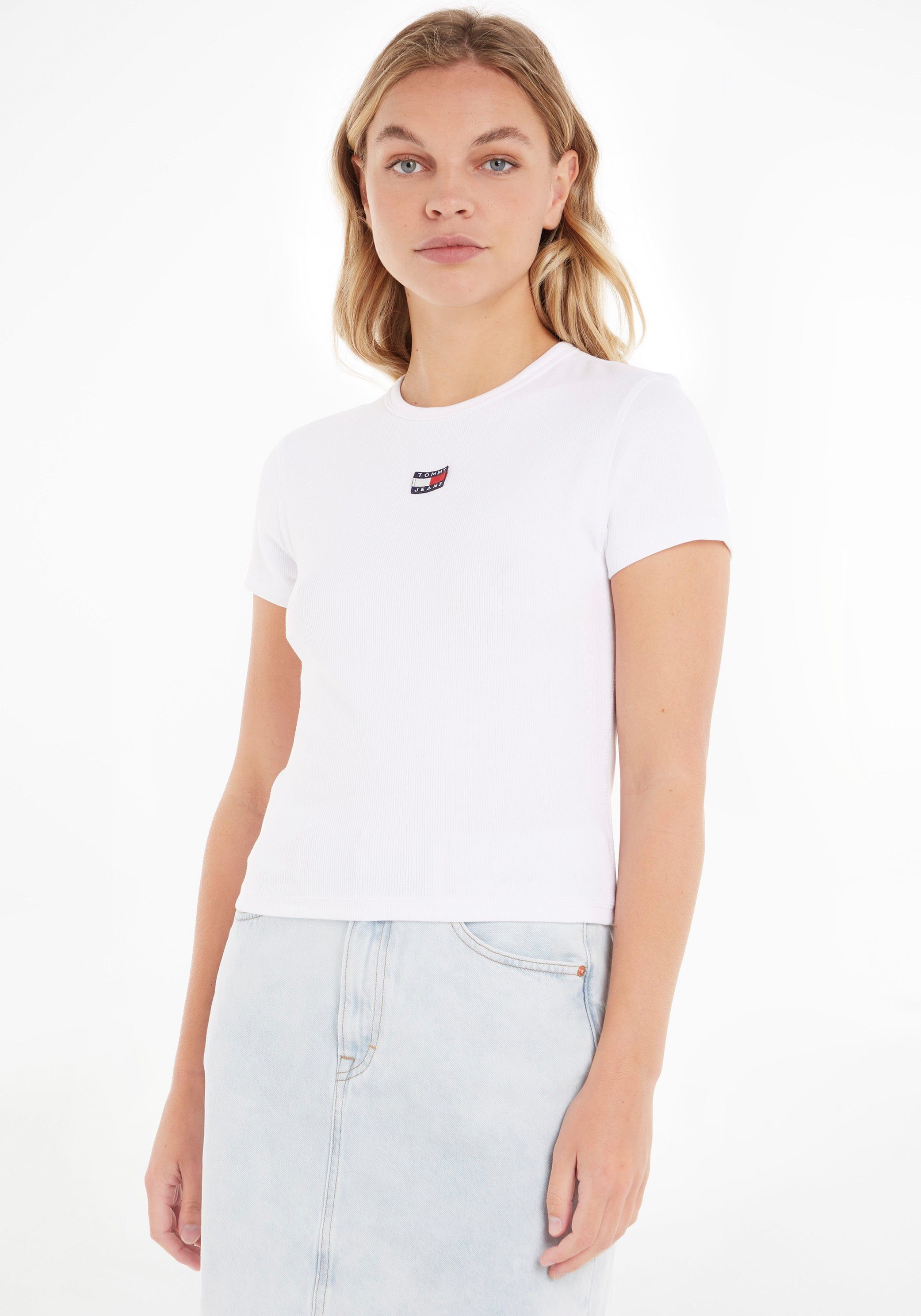 Tommy Jeans T-Shirt TJW BBY RIB XS BADGE mit Logo-Badge White | T-Shirts