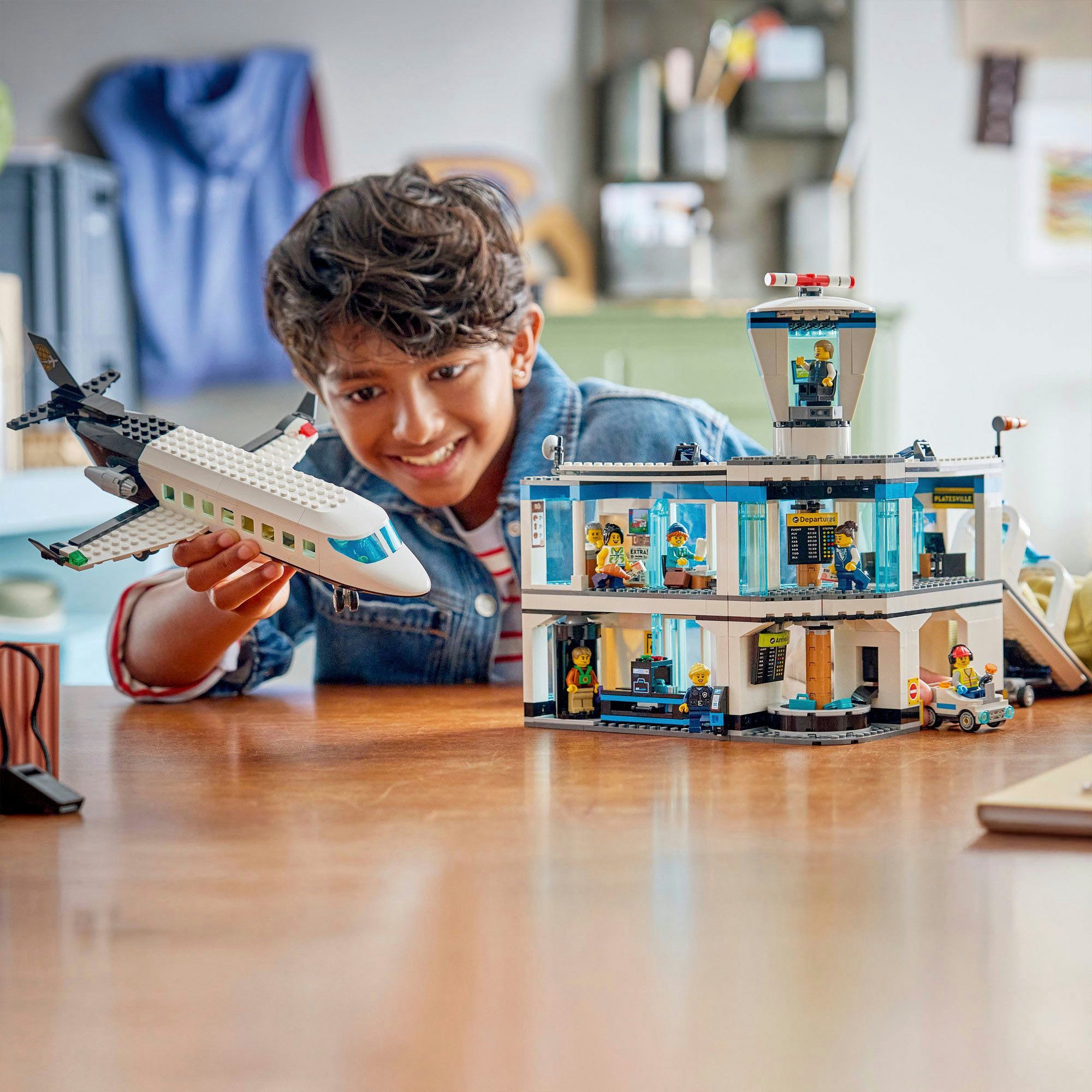 LEGO® Flughafen mit Flugzeug (60502), LEGO City Konstruktionsspielsteine, (887 St), Made in Europe