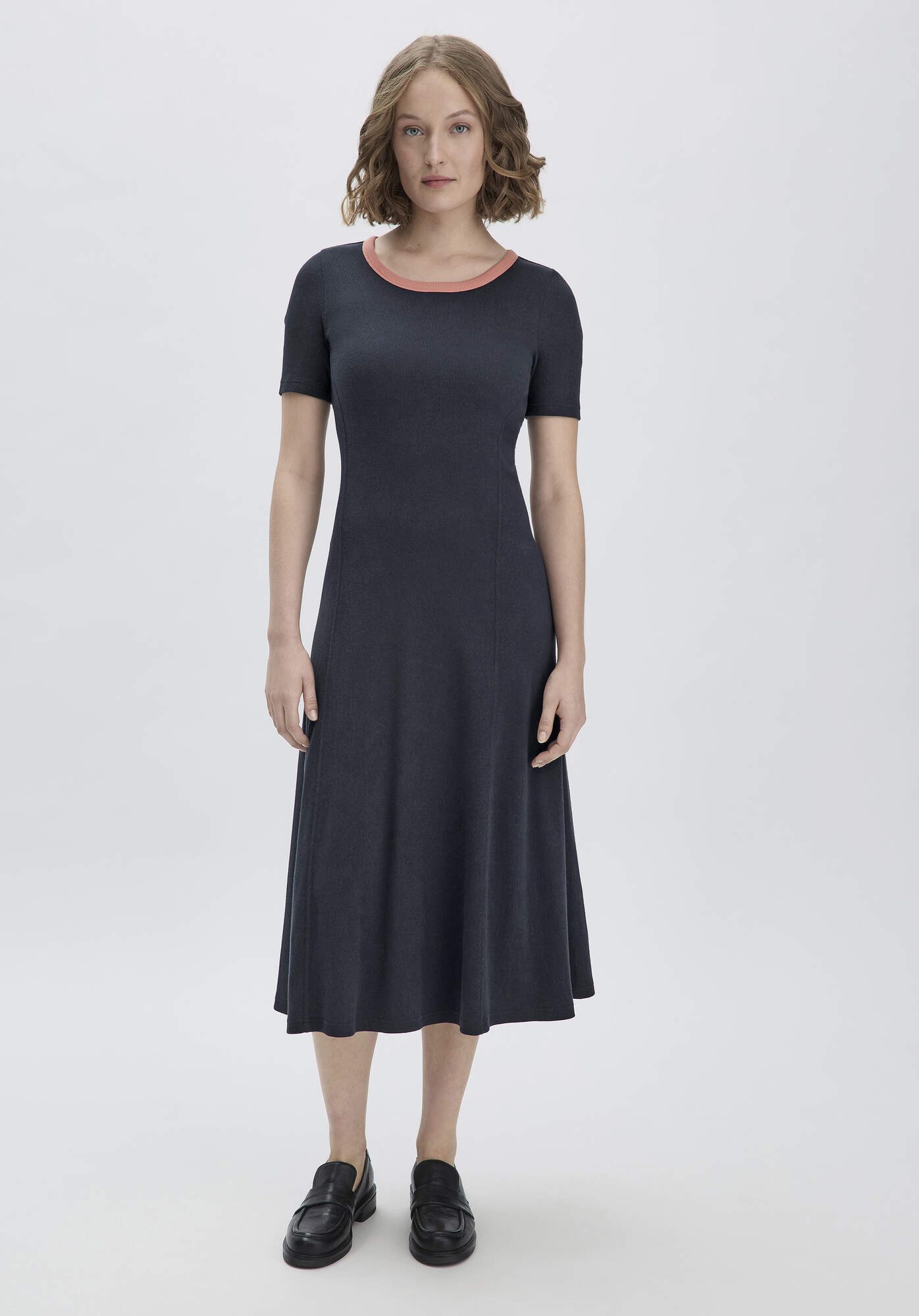 Hessnatur Jerseykleid Slim aus Bio-Baumwolle (1-tlg)