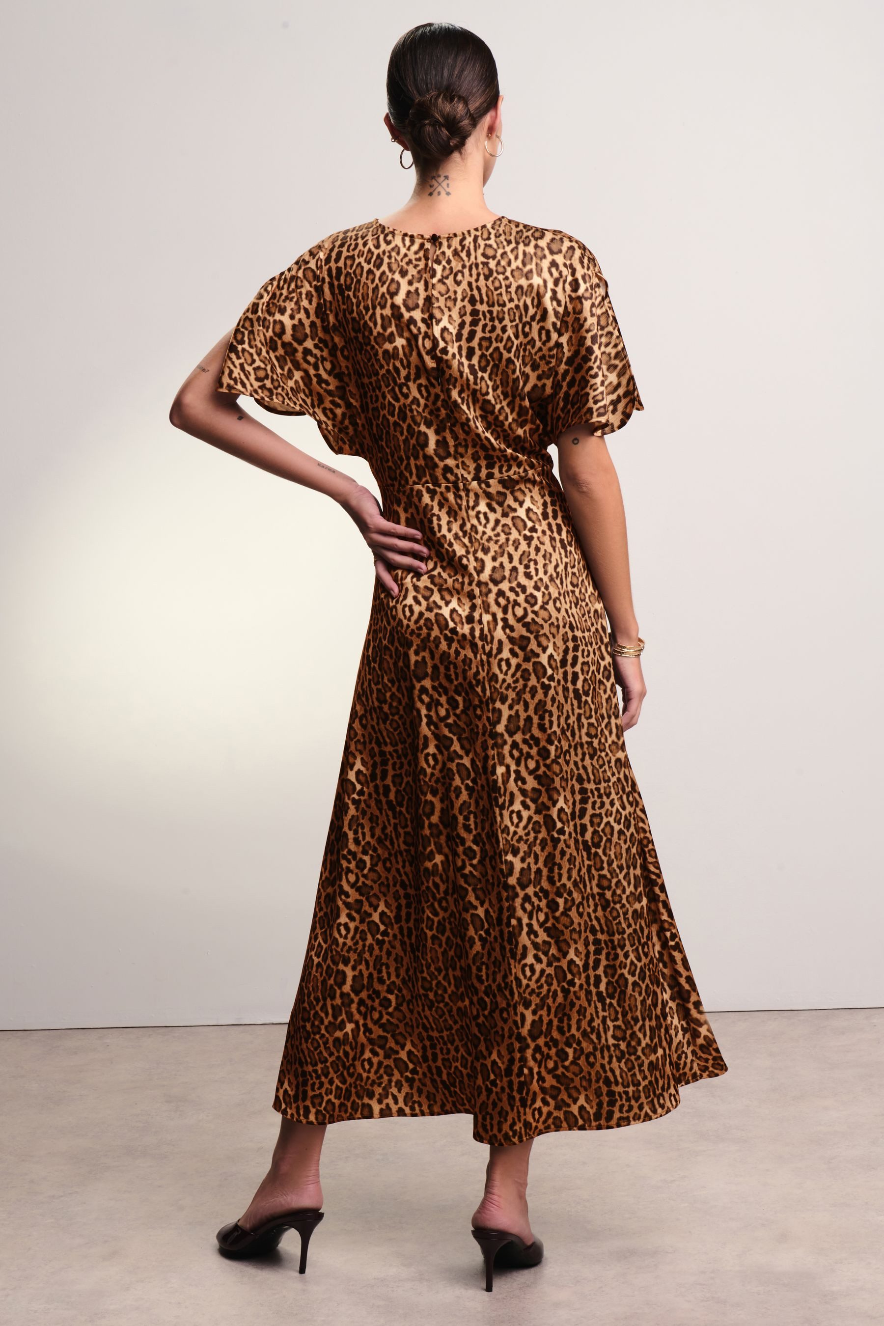Next Midikleid Gerafftes Satinkleid in Knitteroptik günstig online kaufen