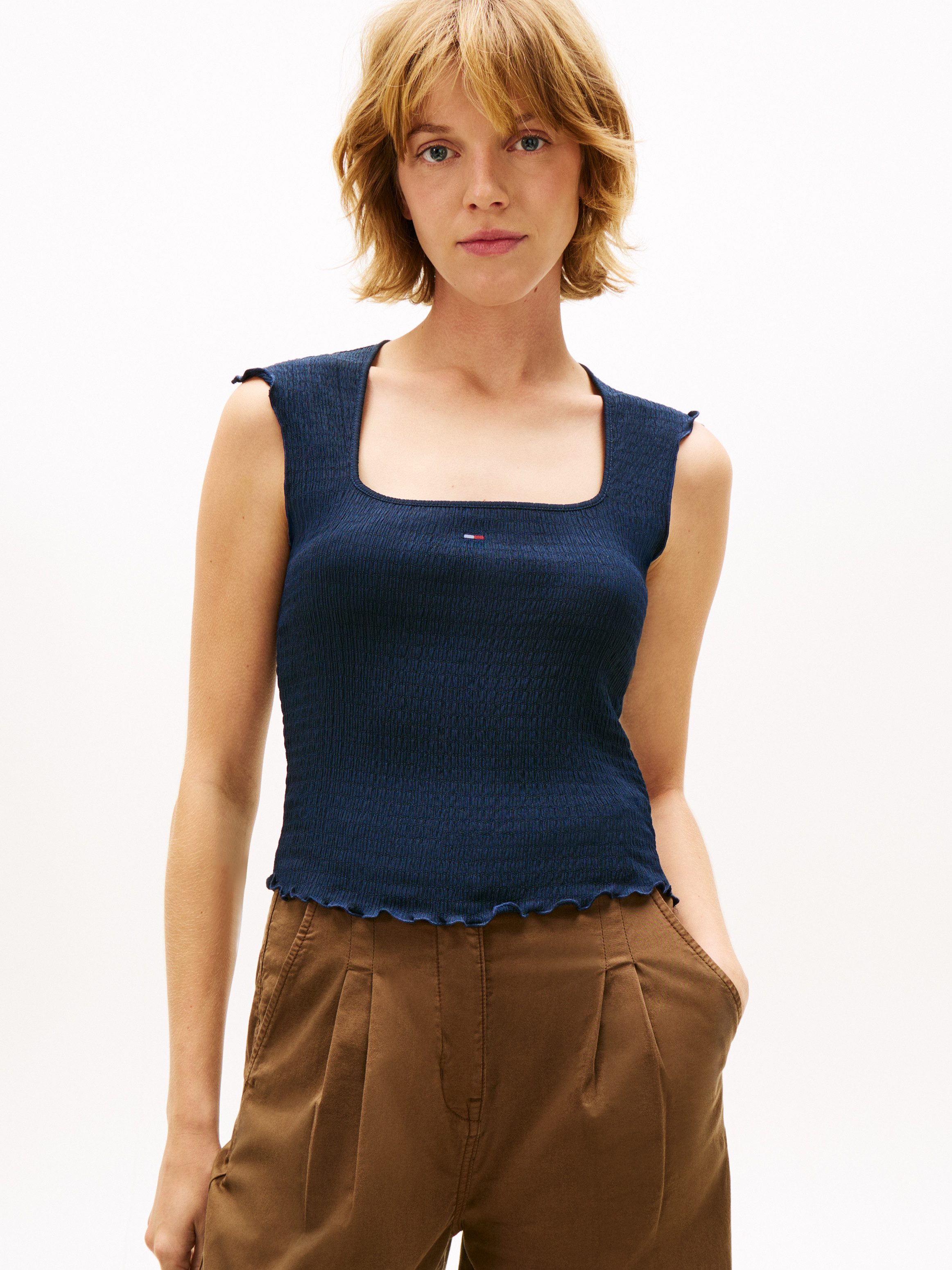 Tommy Jeans Kurzarmshirt TJW SLIM SH SQUARE NCK SMOCK TOP mit dem gewellten Saum