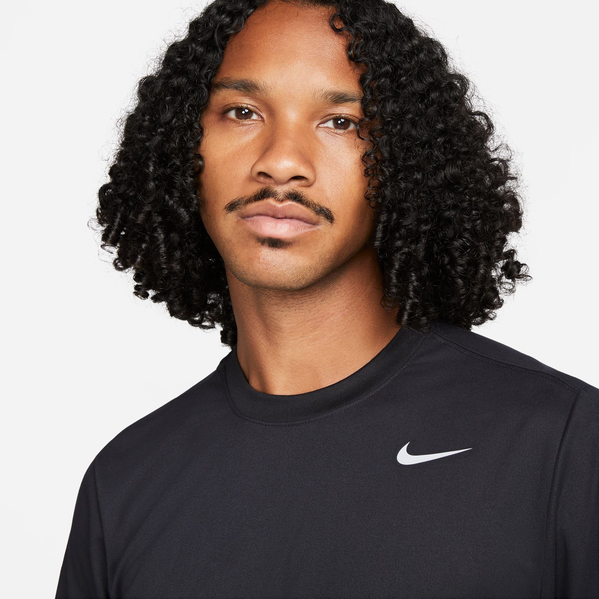 Nike Trainingsshirt DRI-FIT LEGEND MEN'S FITNESS T-SHIRT lockere Passform, Kurzarm, für vielseitige sportliche Aktivitäten