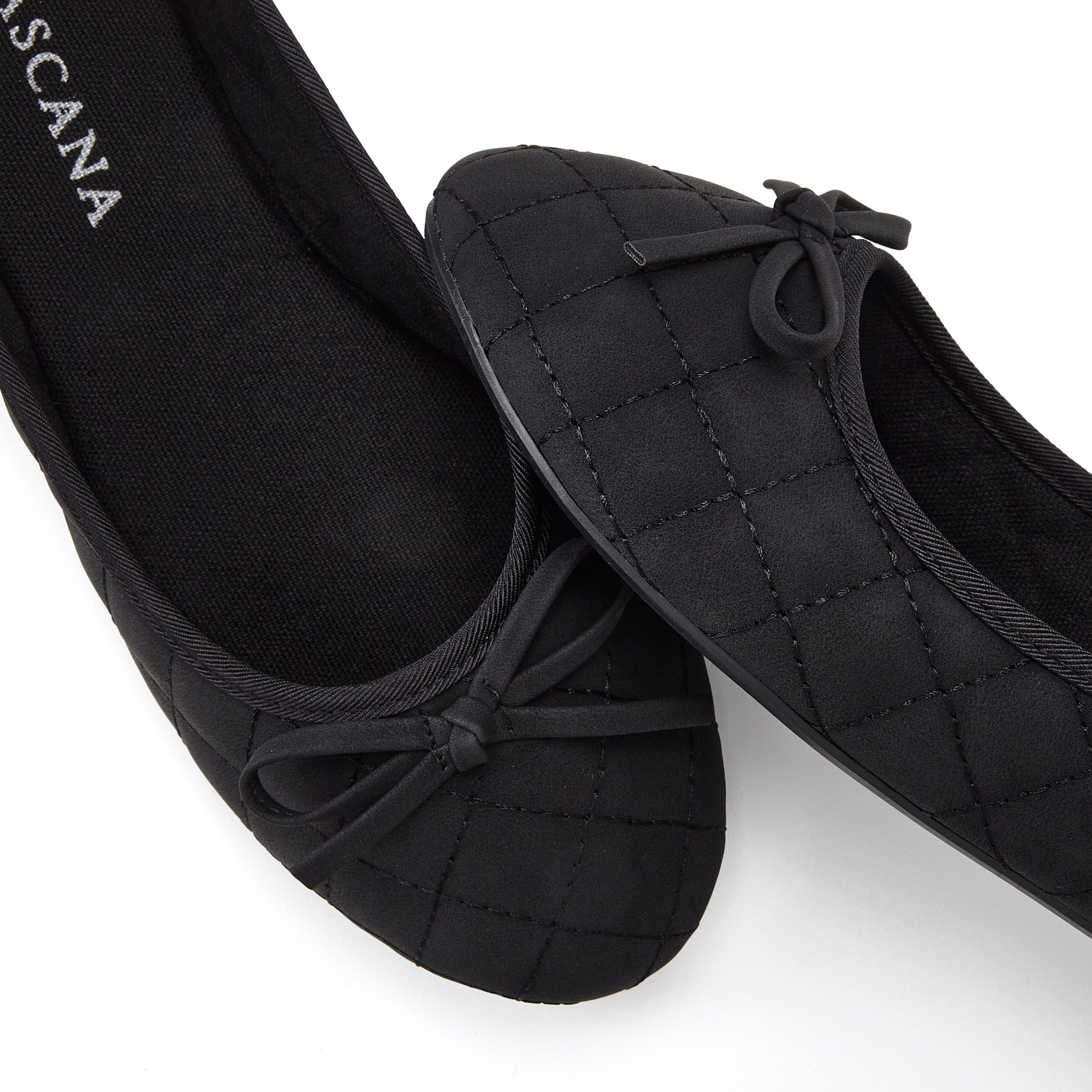 LASCANA Slipper, Schlüpfschuh, Freizeitschuh, Slip-On-Sneaker, Ballerina mit Schleifenapplikation VEGAN