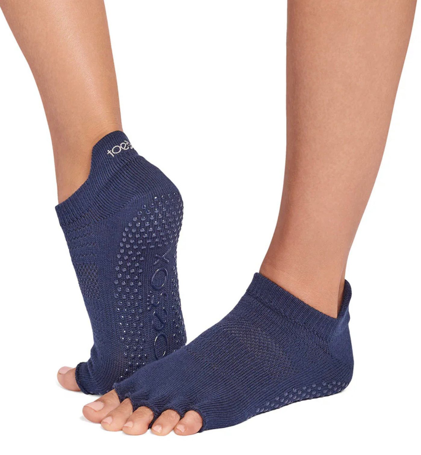 ToeSox Sportsocken Toesox half toe LOWRISE Logo auf der Ferse und in der Gummierung der Sohle