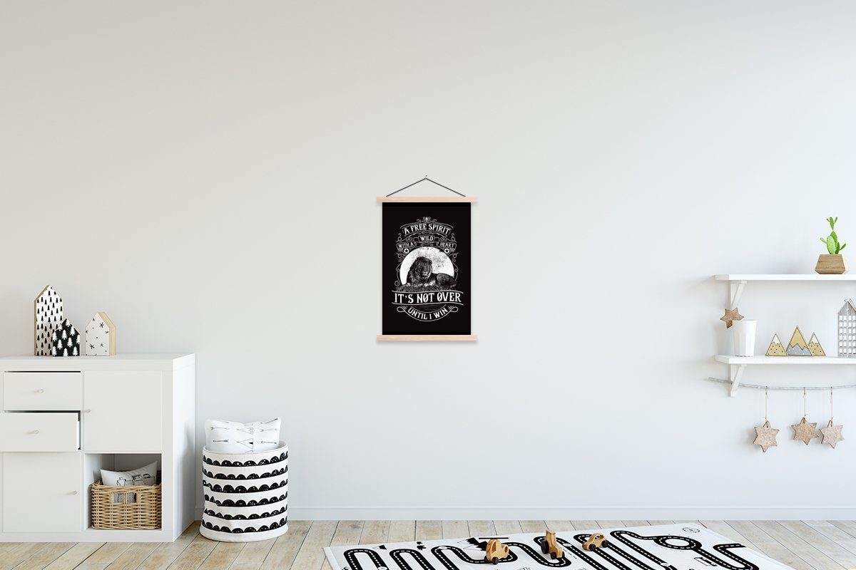 MuchoWow Poster Löwe - Retro - Schwarz - Weiß - Spruch, (1 St), Posterleiste, Textilposter für Wohnzimmer, Bilderleiste, Magnetisch