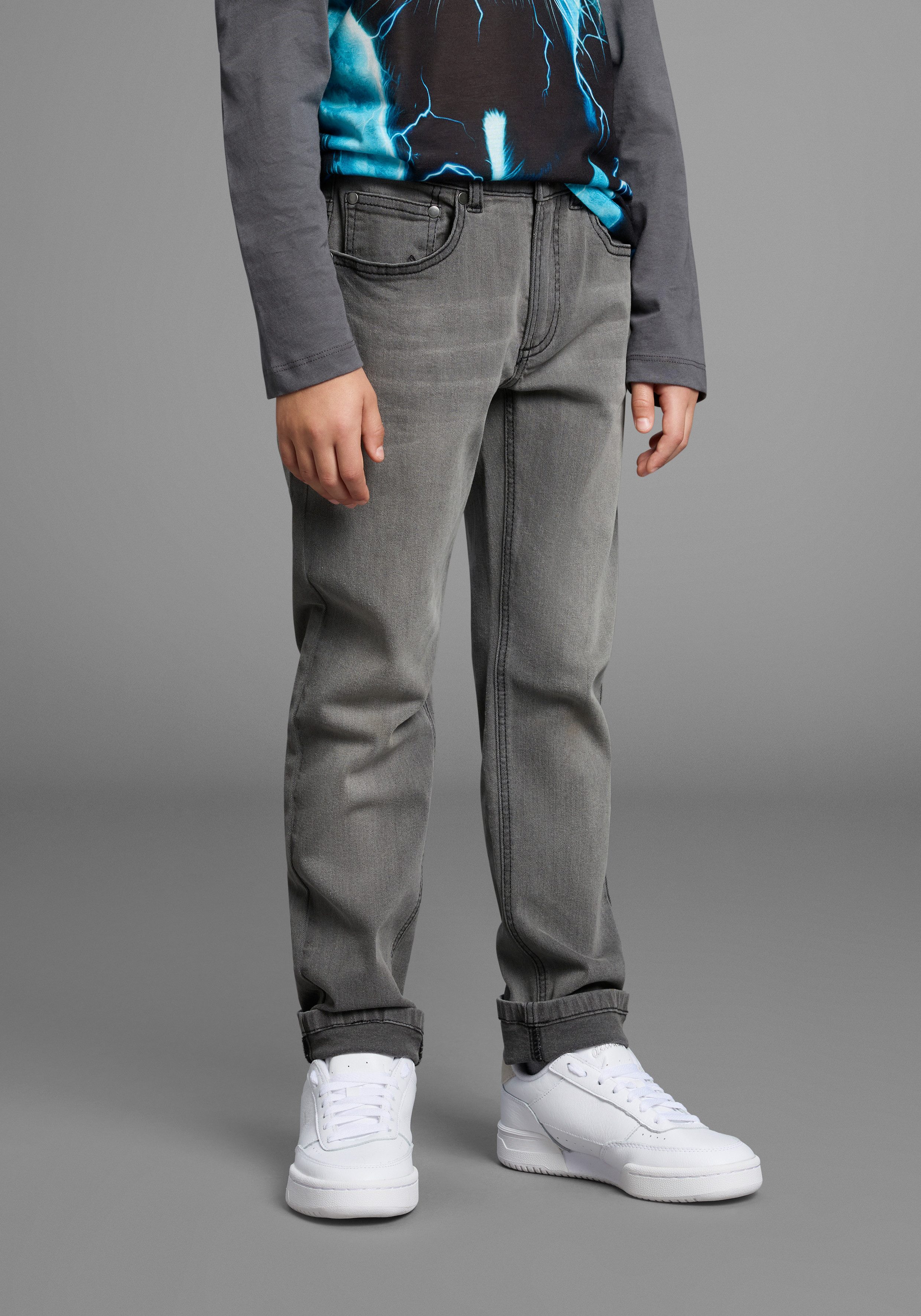 KIDSWORLD Straight-Jeans Gerade Stretchjeans Stretchjeans in authentischer Waschung