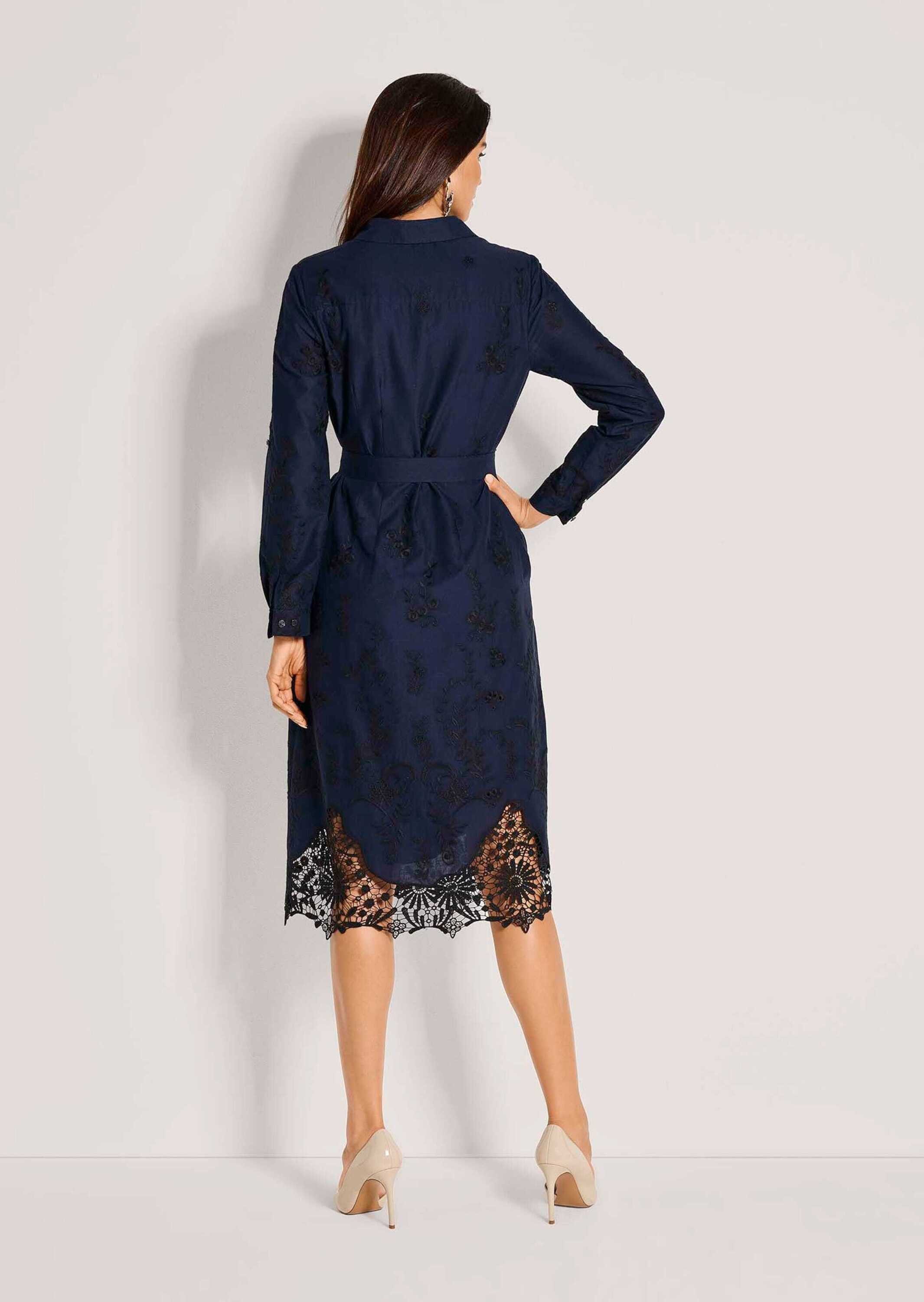 MADELEINE Midikleid Baumwollkleid mit Spitze Midikleid mit Hemdkragen, Knopfleiste, Taschen, Knielänge und Langarm