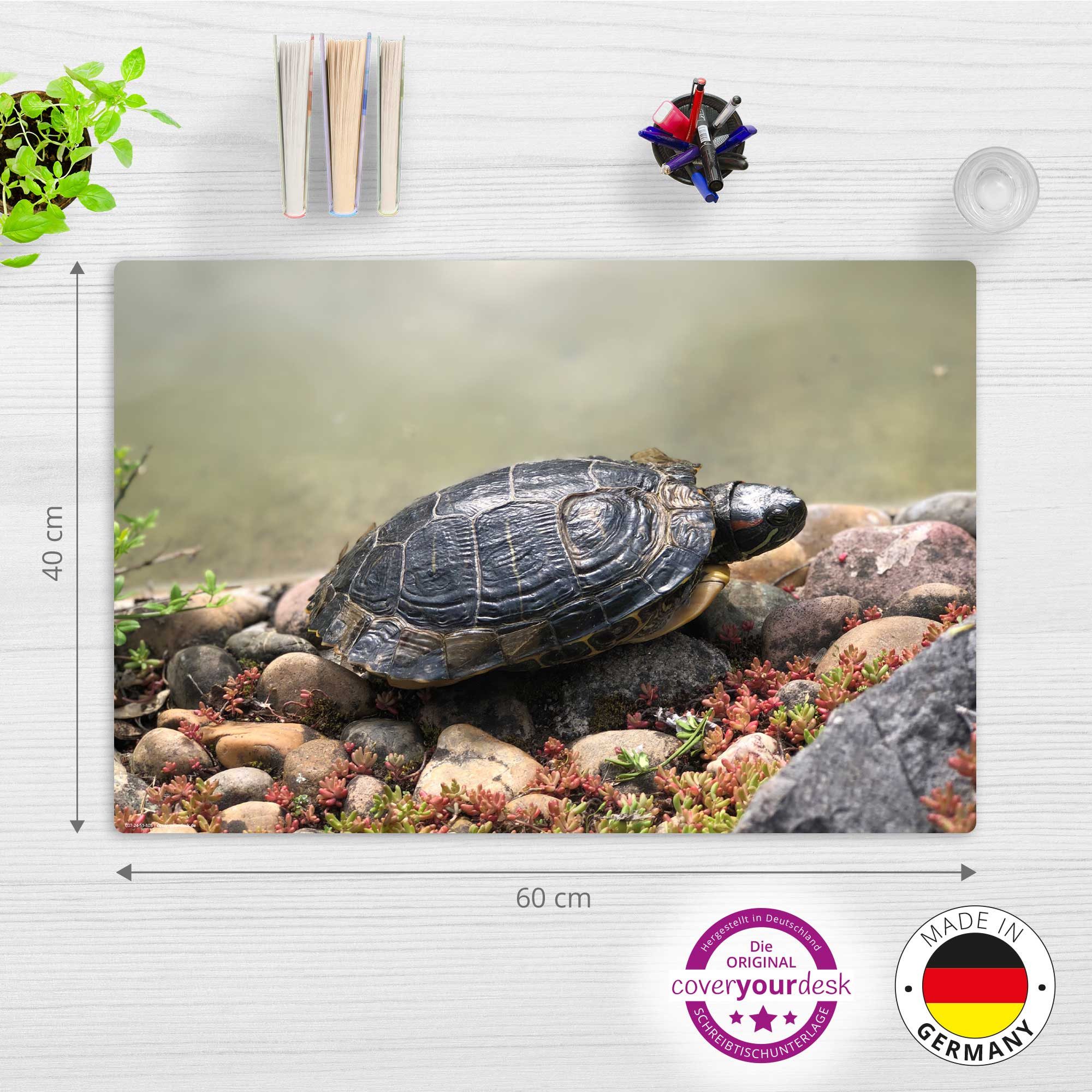 cover-your-desk.de Schreibtischunterlage abwaschbar - Schildkröte am Wasser - premium Vinyl - Made in Germany, (1 tlg)