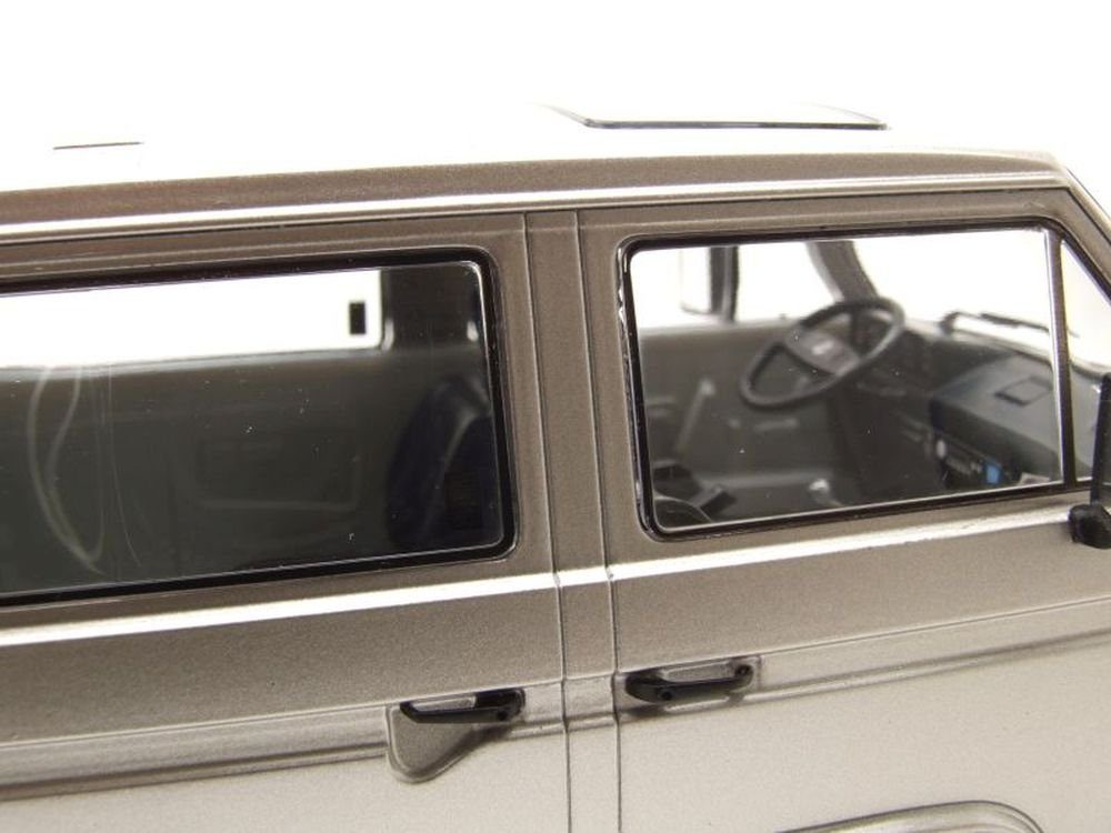 KK Scale Modellauto VW T3 Bus Multivan Magnum 1987 hellgrau, Maßstab 1:18