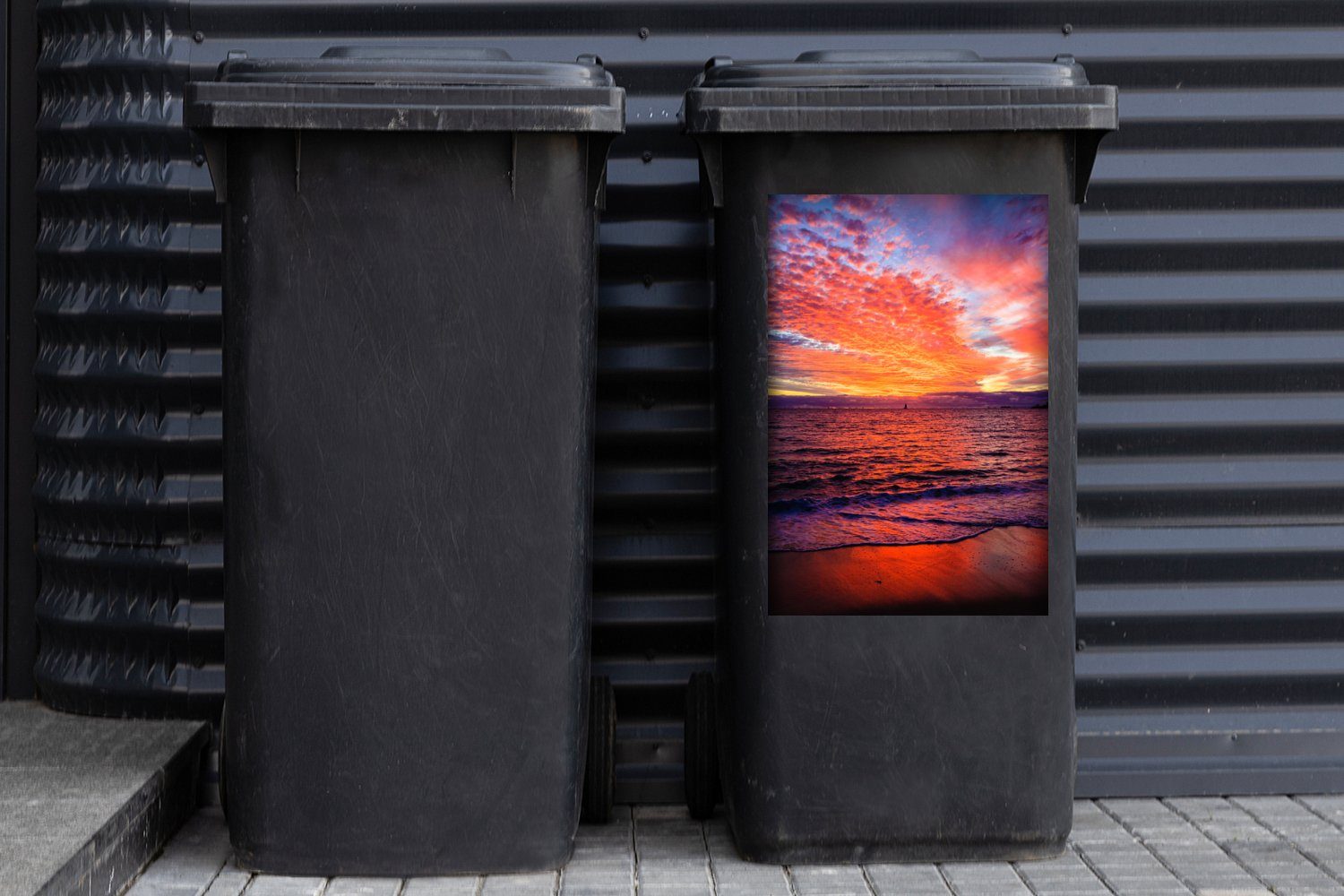 Wandsticker - Mülltonne, Rot Container, St), MuchoWow - Sticker, Abfalbehälter Sonnenuntergang Mülleimer-aufkleber, Strand (1