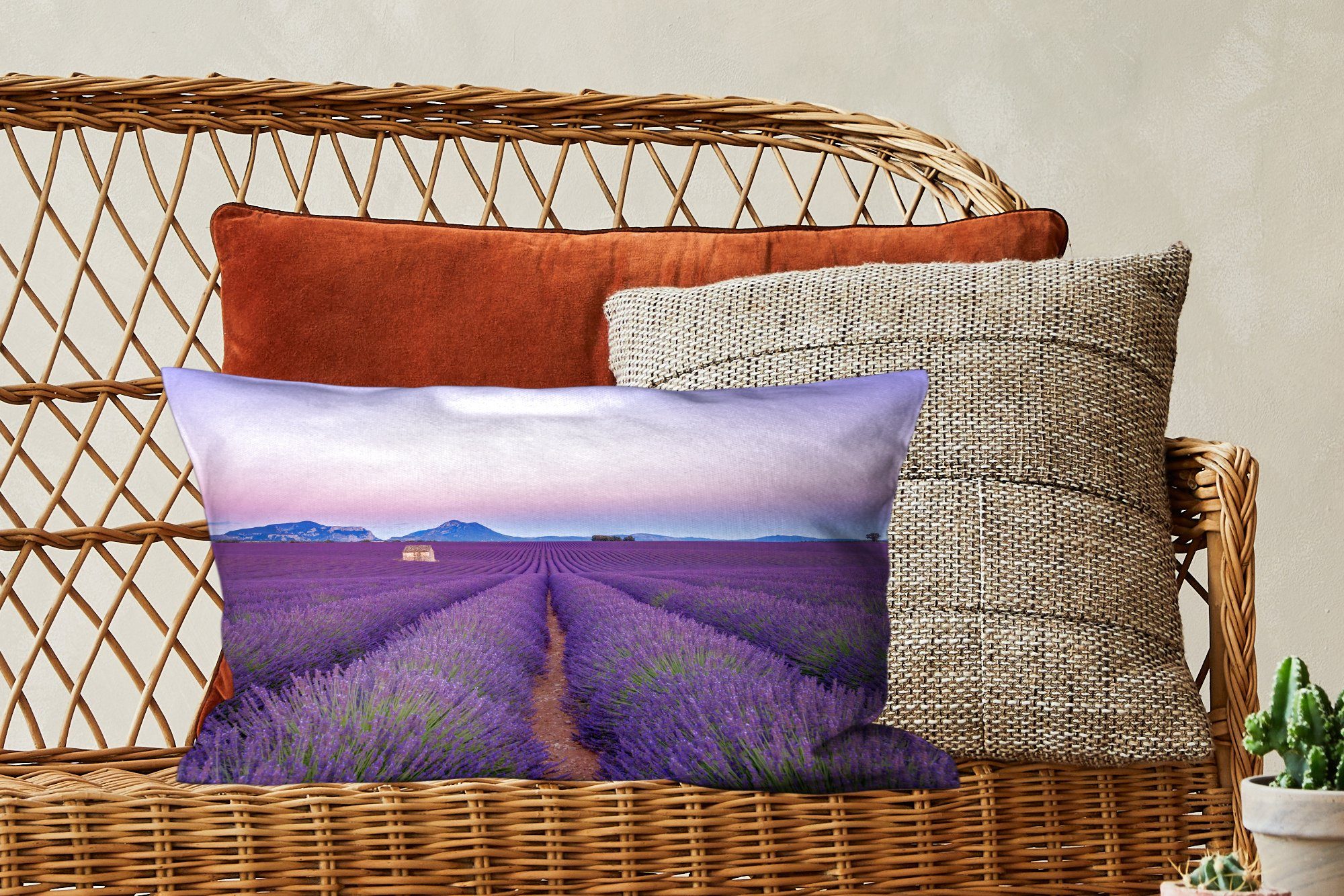 MuchoWow Dekokissen Lavendelfeld bei Sonnenuntergang Südfrankreich, in Füllung, Zierkissen, mit Dekoration, Dekokissen Wohzimmer Schlafzimmer