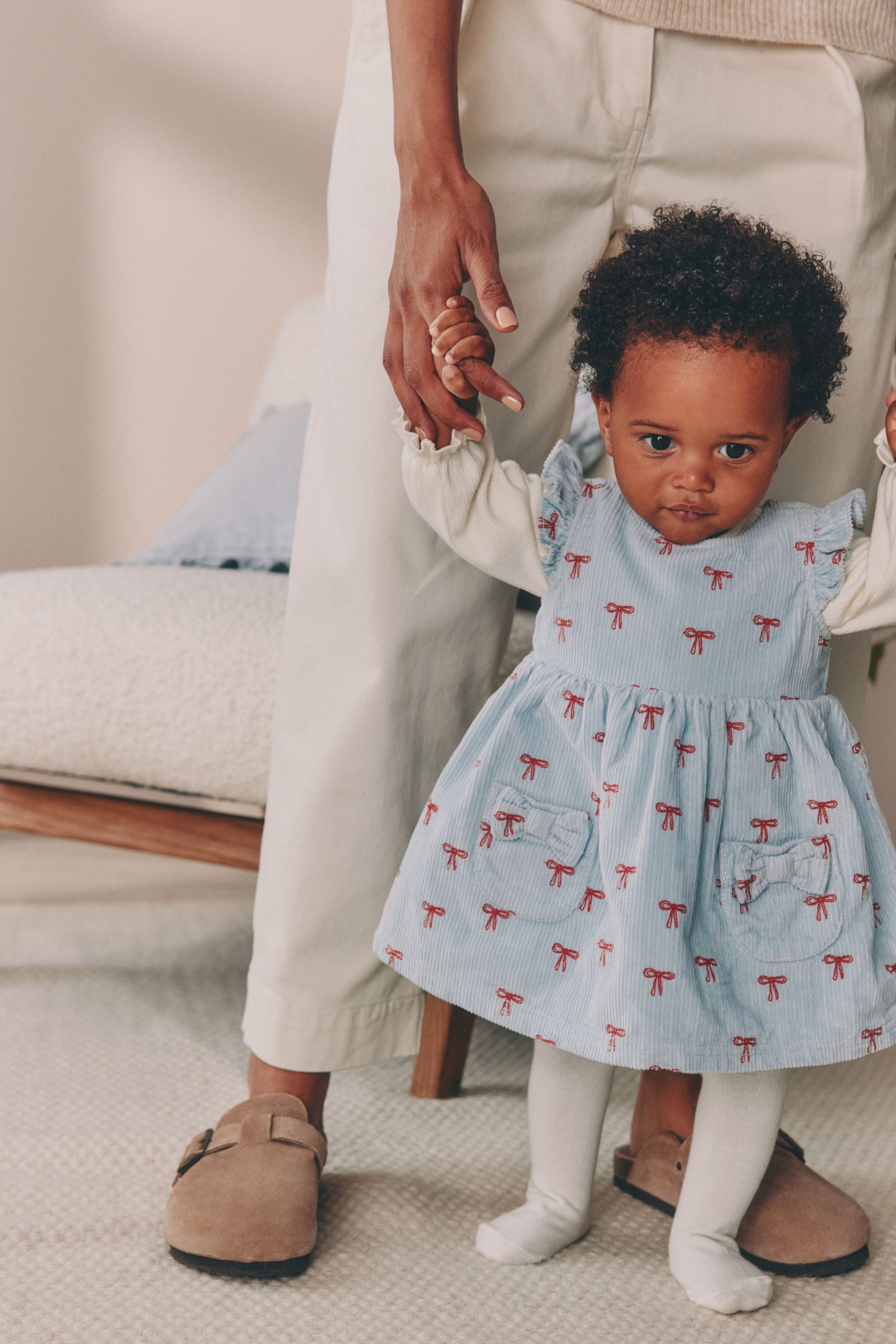 Next Latzkleid Baby-Set: Latzkleid, Langarm-Bodysuit, Strumpfhose (3-tlg)