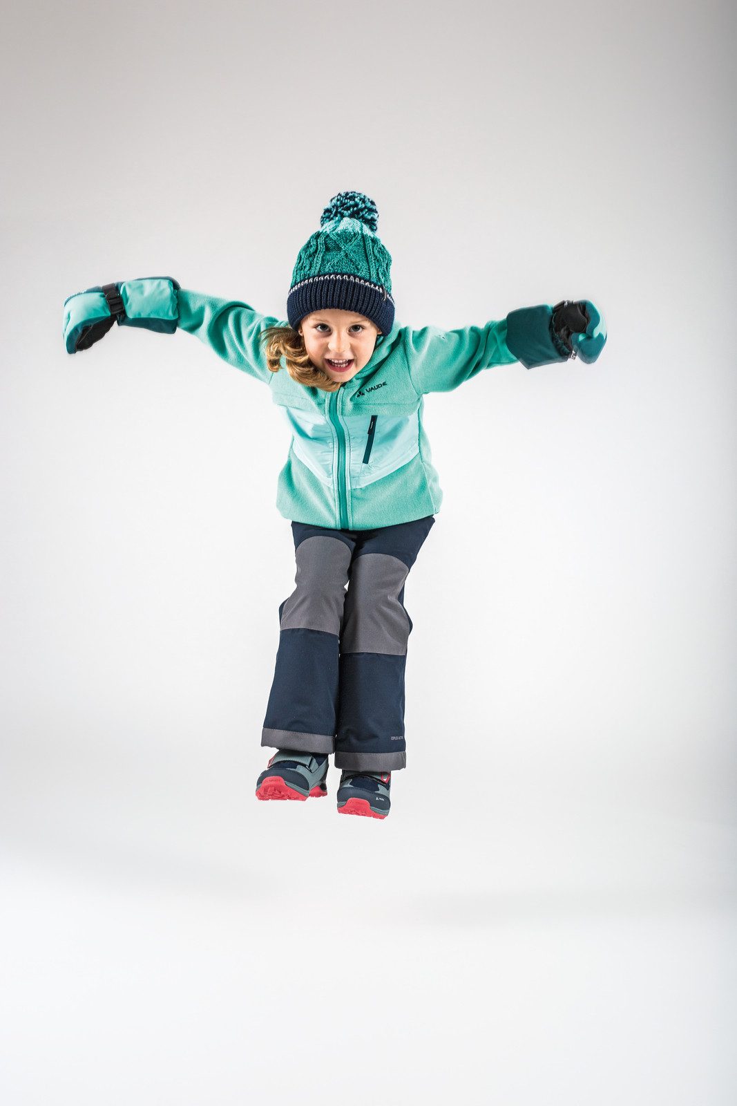 VAUDE Outdoorhose KIDS SNOW CUP PANTS III wasserdicht, winddicht, mit robusten Besätzen an Knien und Gesäß
