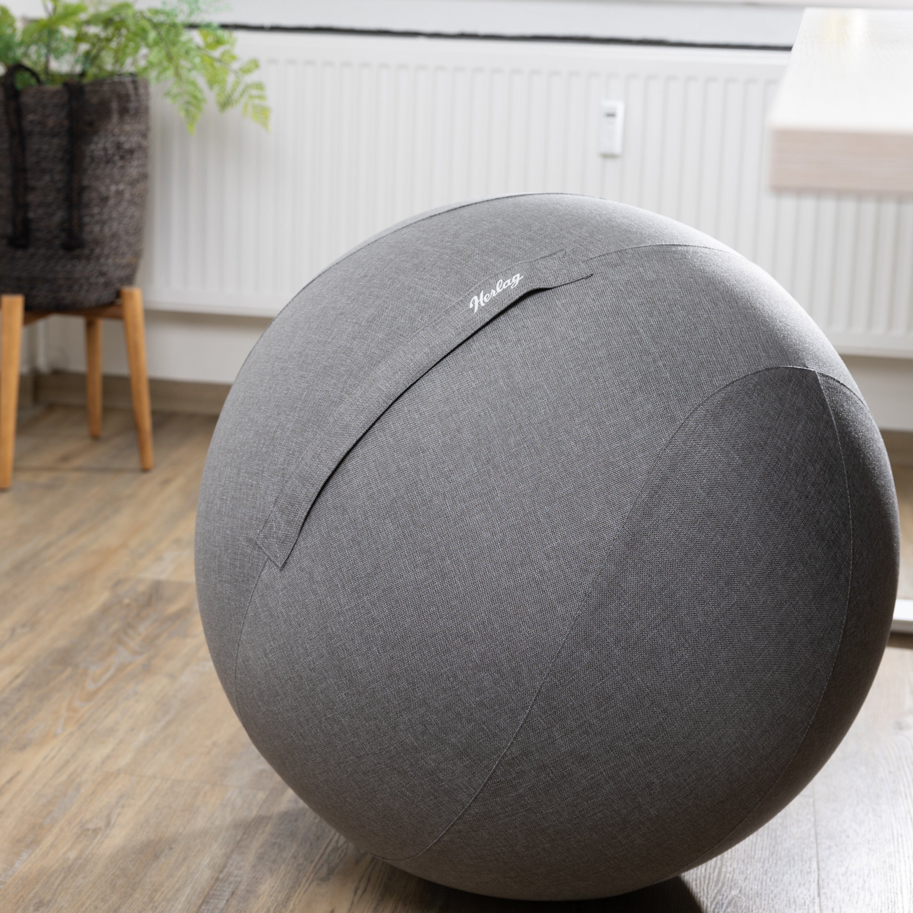 Herlag Sitzball Office Ball, Ø65cm, Anti-Burst, Körpergrößen 160-185cm, Büro, Waschbar, Griff, Grau