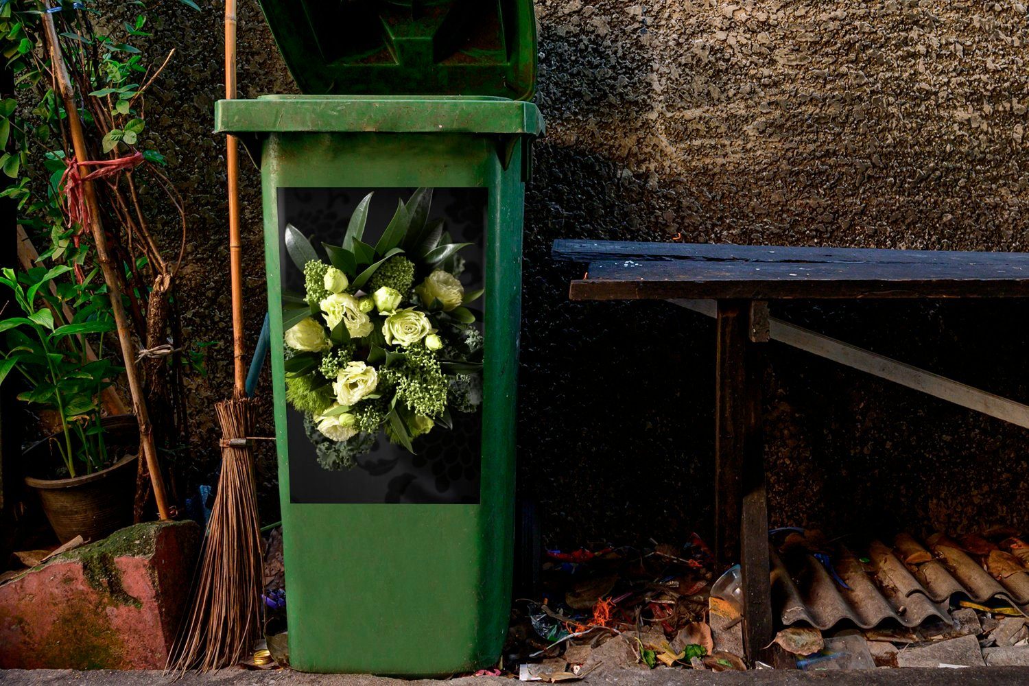 Container, St), Weißer Wandsticker (1 Strauß Sticker, Abfalbehälter MuchoWow Mülltonne, Mülleimer-aufkleber, Skimmia-Blüten aus