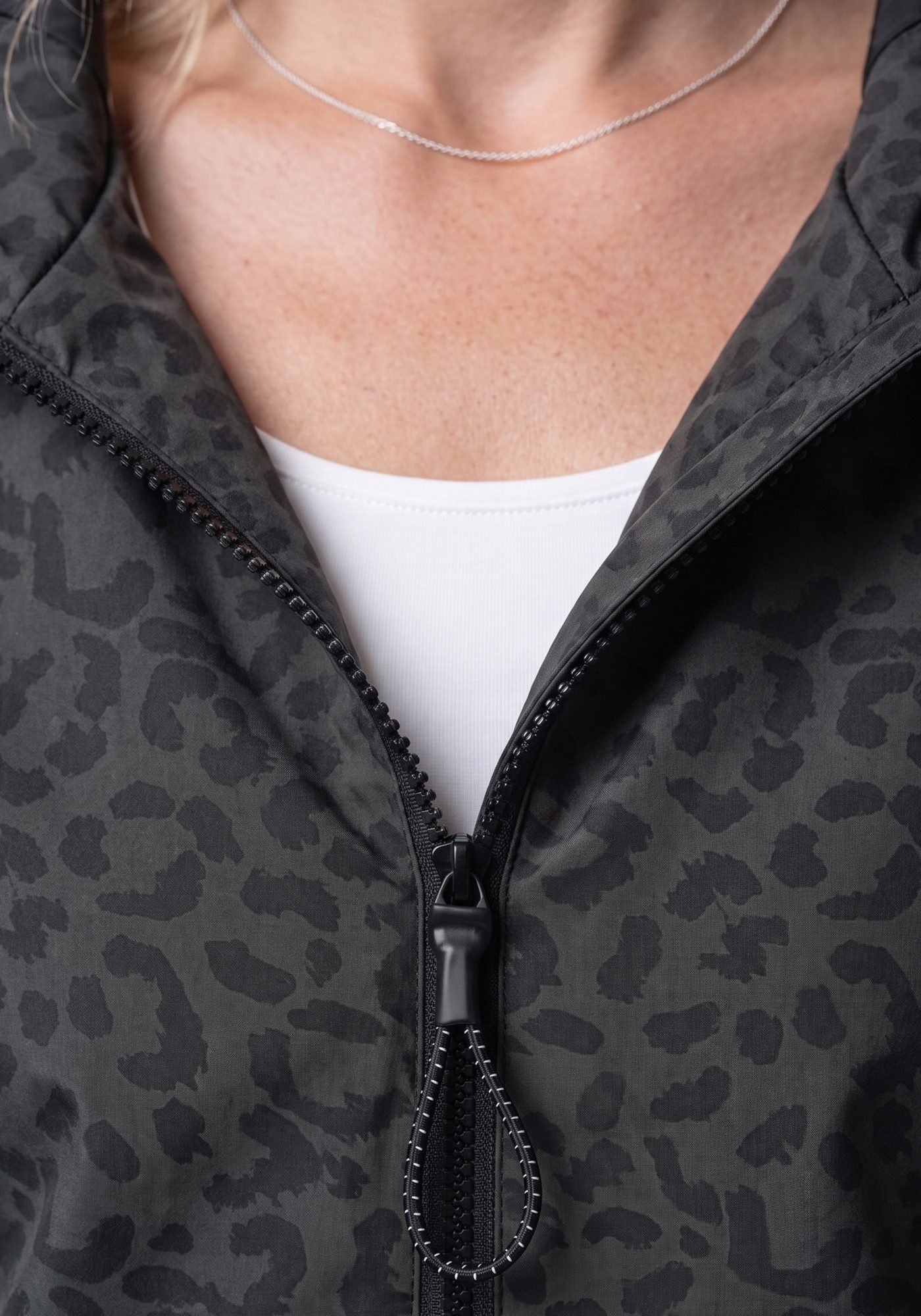 Alife & Kickin Outdoorjacke LILOUAKB aus Polyester, wasserabweisend, normale Passform, mit Reißverschluss – Bild 4 von 5