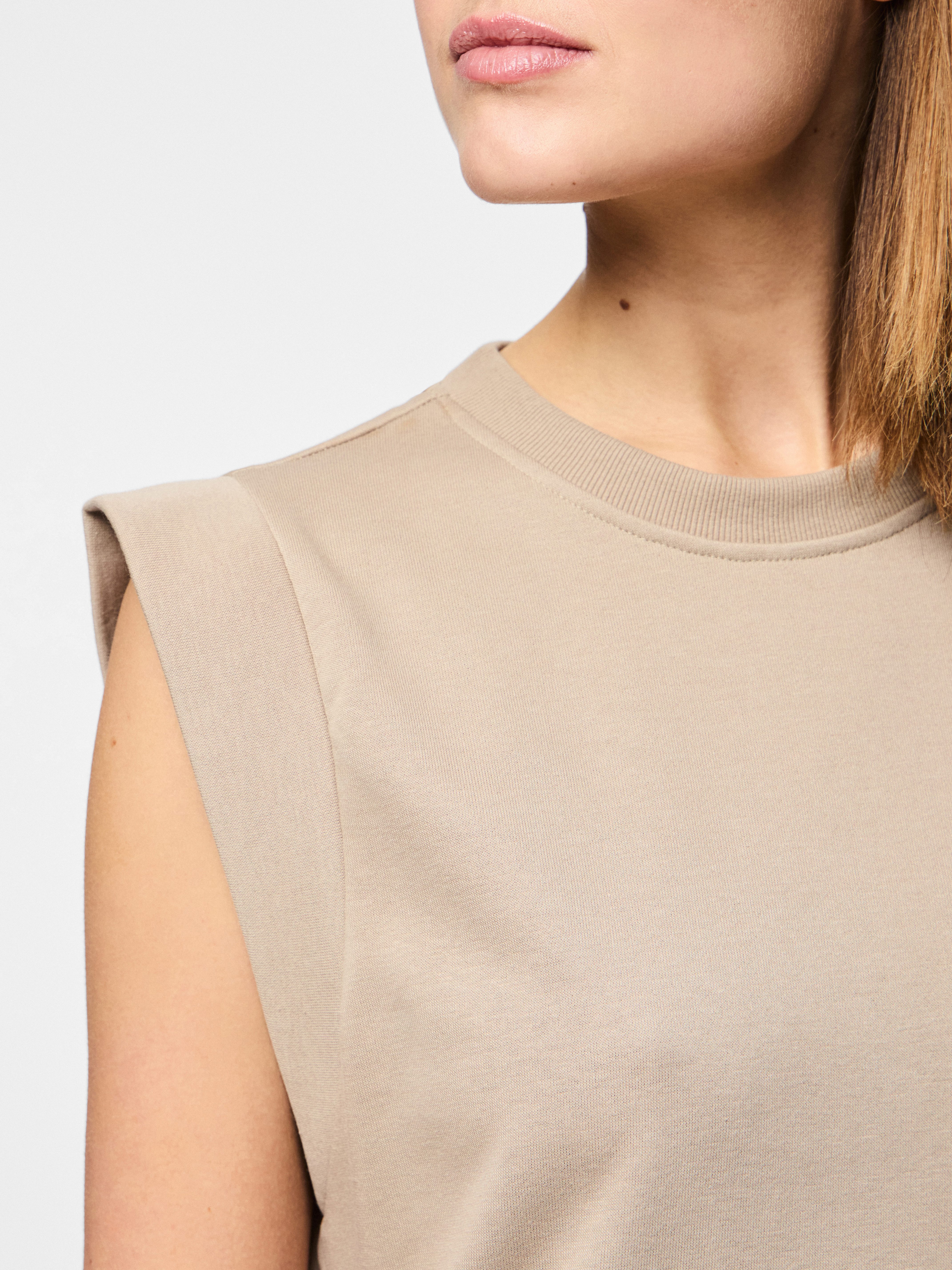 pieces Maxikleid PCCHILLI SUMMER SL ANK DRESS UB NOOS BC mit seitlichen Schlitzen