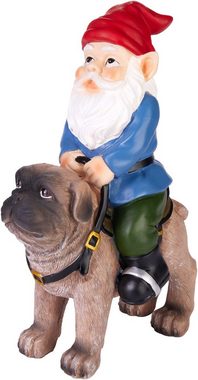 BRUBAKER Gartenzwerg Zwerg mit Hund reitet mit Sattel auf Mops - Gartenfigur Lustig, (1 St), Dekoration Wetterfest für Hundebesitzer