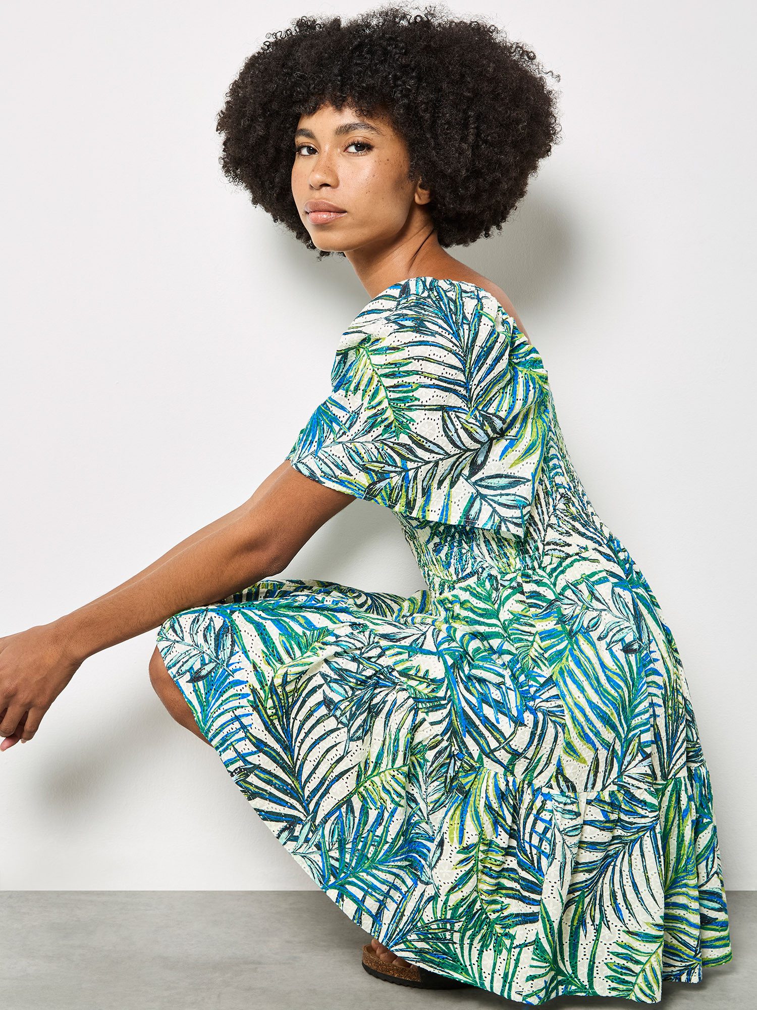Apricot Druckkleid Minikleid mit Palmenprint, Smokarbeit und Broderie