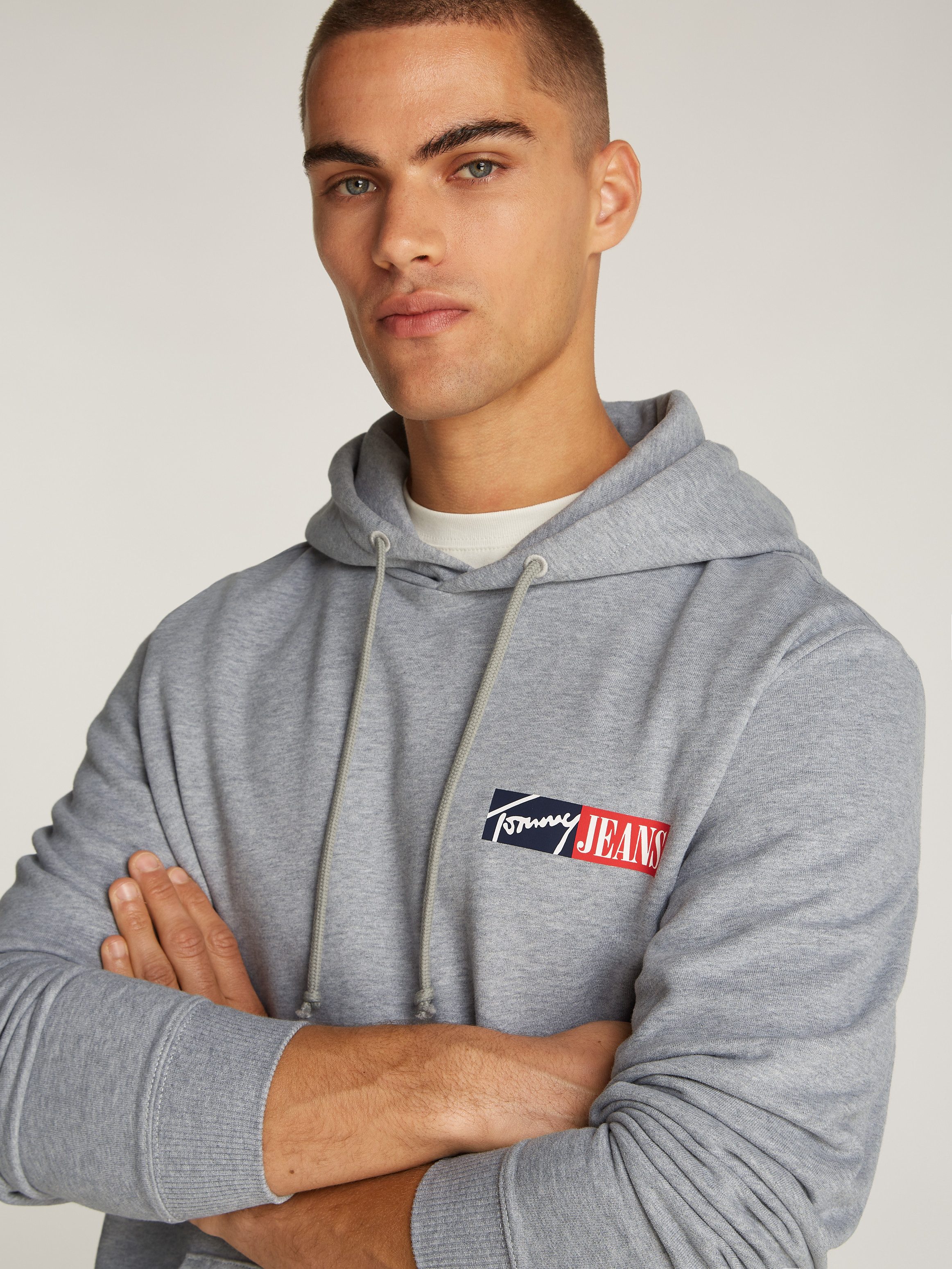 Tommy Jeans Plus Hoodie TJM REG ENTRY GRAPHIC HOODIE EXT in Großen Größen, Logodruck, Kängurutasche