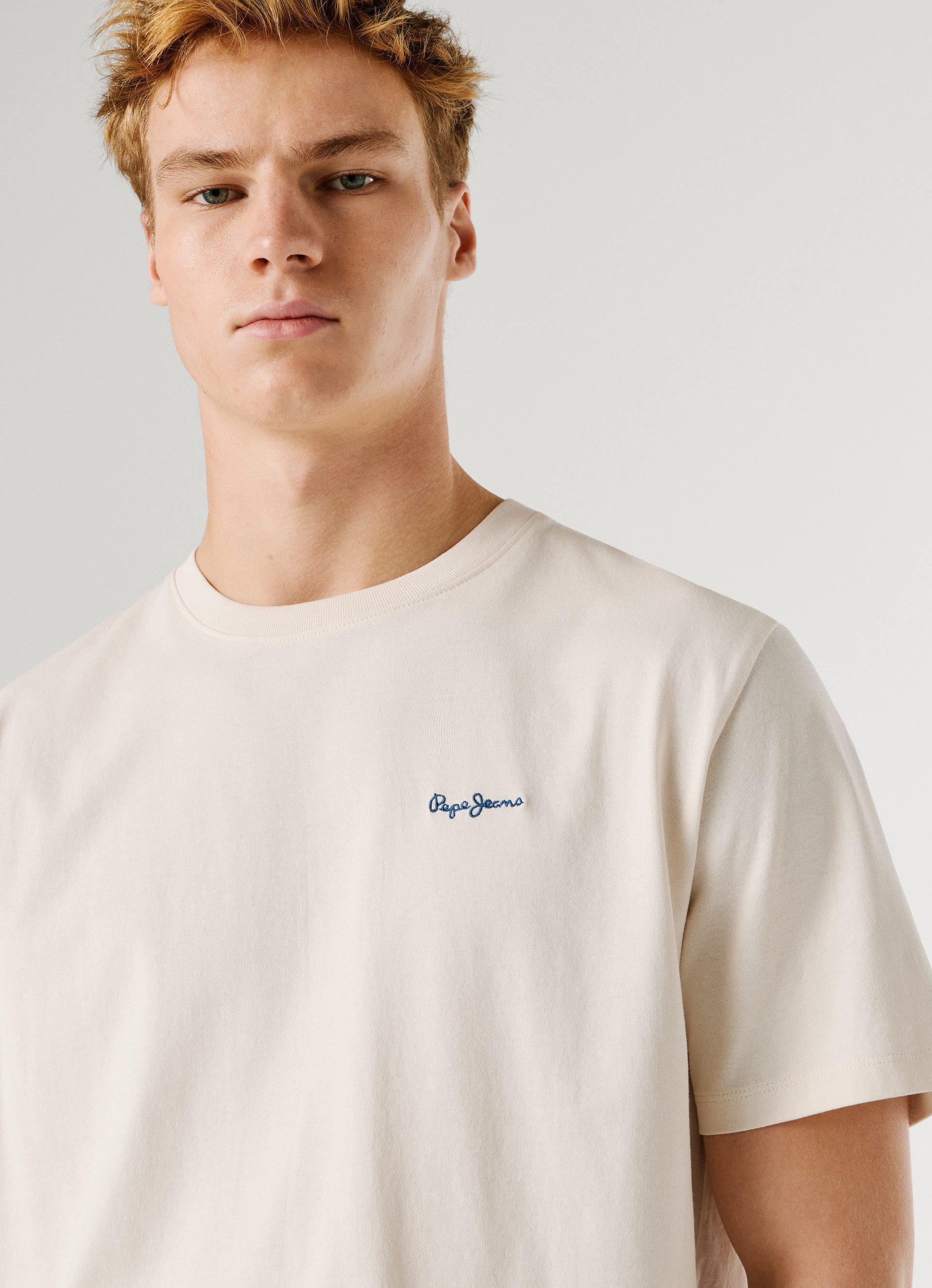 Pepe Jeans T-Shirt CONTRAST CONNOR mit Rundhals und gesticktem Logo – Bild 5 von 5