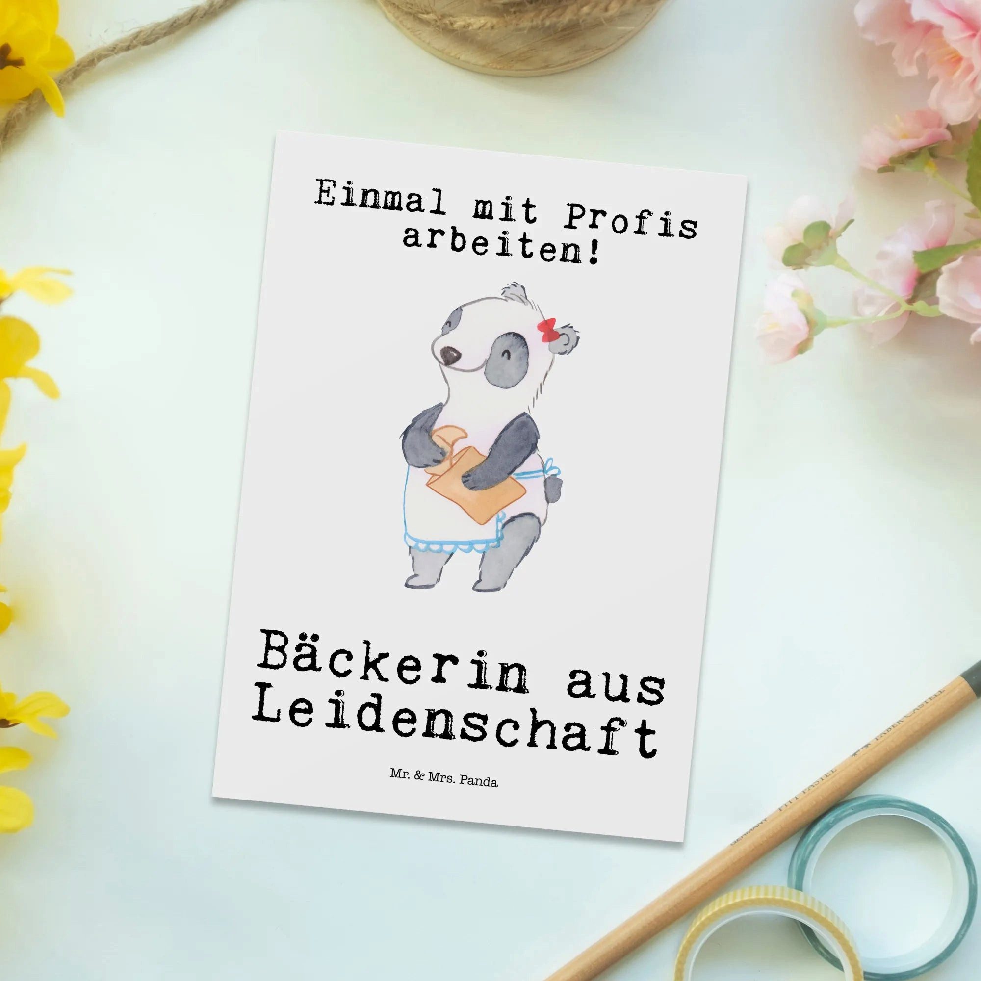 Thumbnail - Mr. & Mrs. Panda Postkarte Bäckerin Leidenschaft - Weiß - Geschenk, Einladung Geburtstag, Frühst, Multifunktionalität