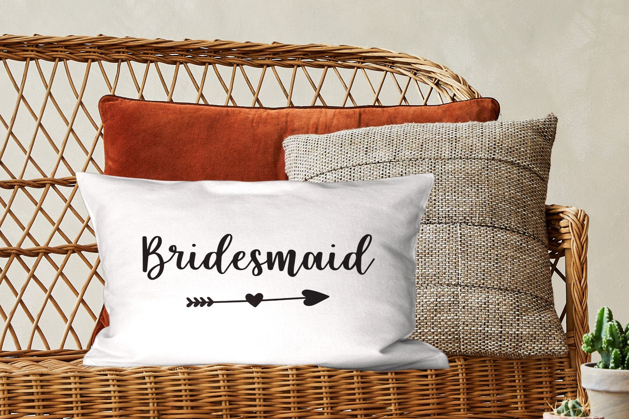 Wort "Bridesmaid" mit mit ein Wohzimmer Schlafzimmer durch weißen, Pfeil Zierkissen, dem Füllung, einem Dekoration, MuchoWow Dekokissen auf Dekokissen Herz