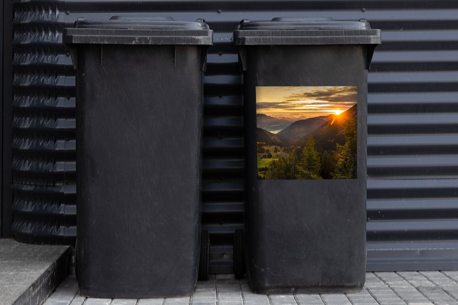 MuchoWow Wandsticker Alpen (1 St), Abfalbehälter Mülleimer-aufkleber, Sticker, Mülltonne, Berg - - Sonne Container