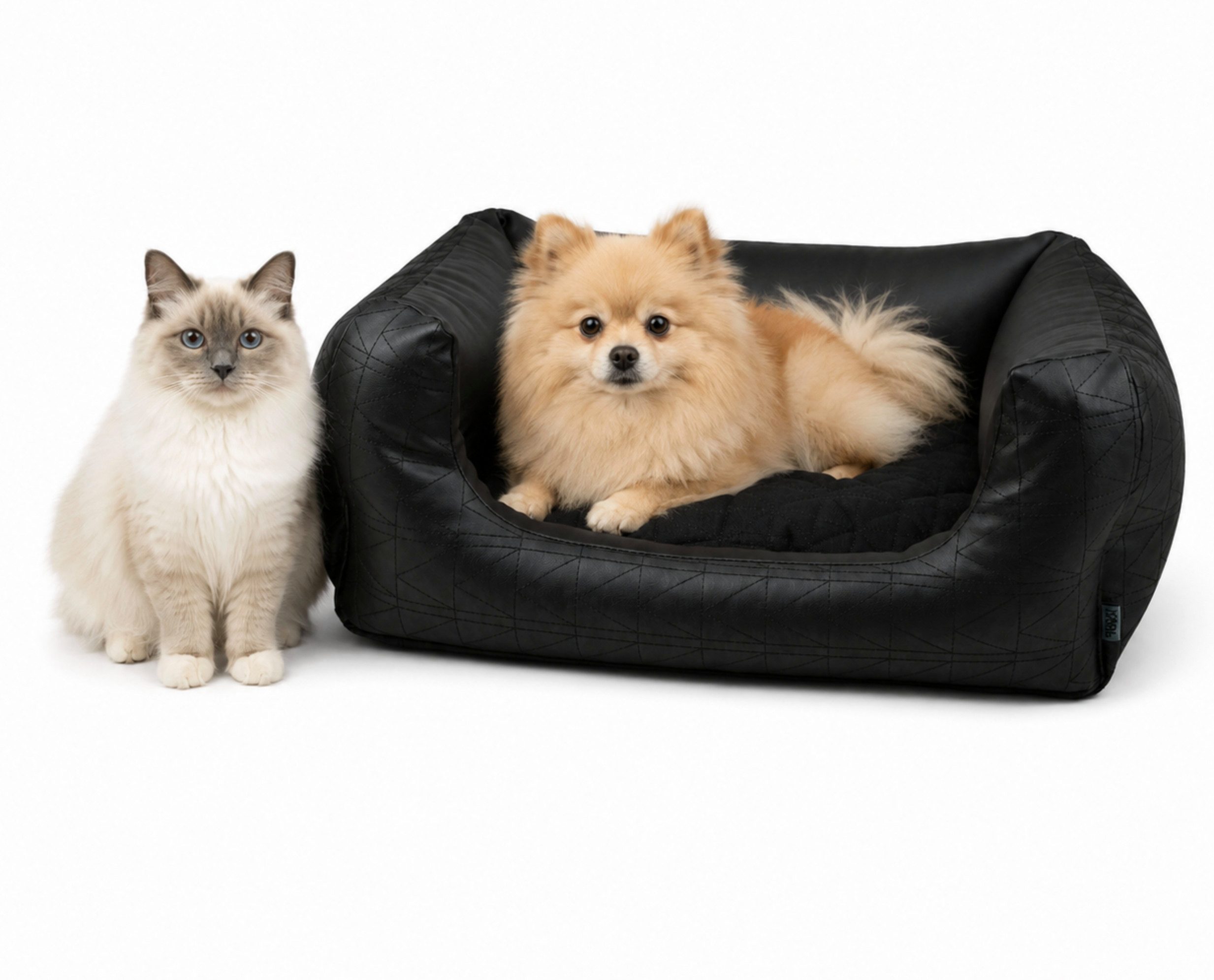 KARL LAGERFELD Hundebett Hundesofa Hundekissen Katzenbett Tierbett Hundekorb S, Kunstleder mit leichter Narbung, wasserabweisend, schmutzabweisend, UV-beständig, pflegeleicht