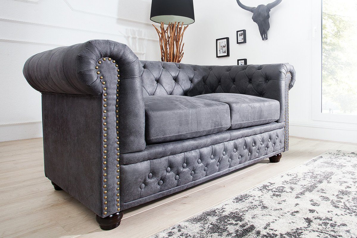 aus Wohnzimmer dem Möbel Padrino - 2er Couch Hause Chesterfield-Sofa Chesterfield - Sofa Casa Antikgrau