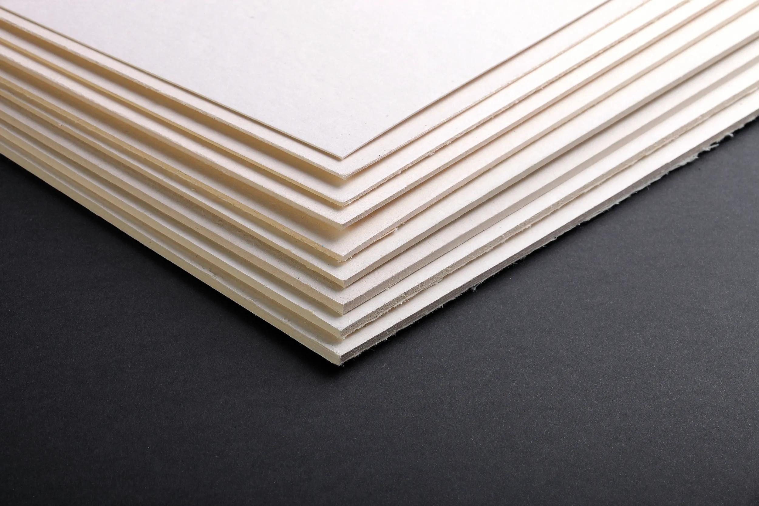 CLAIREFONTAINE Geschenkpapier Holzpappe 1mm, 500g 60x80cm 20 Bogen - Elfenbein 93999C, Bögen Clairefontaine