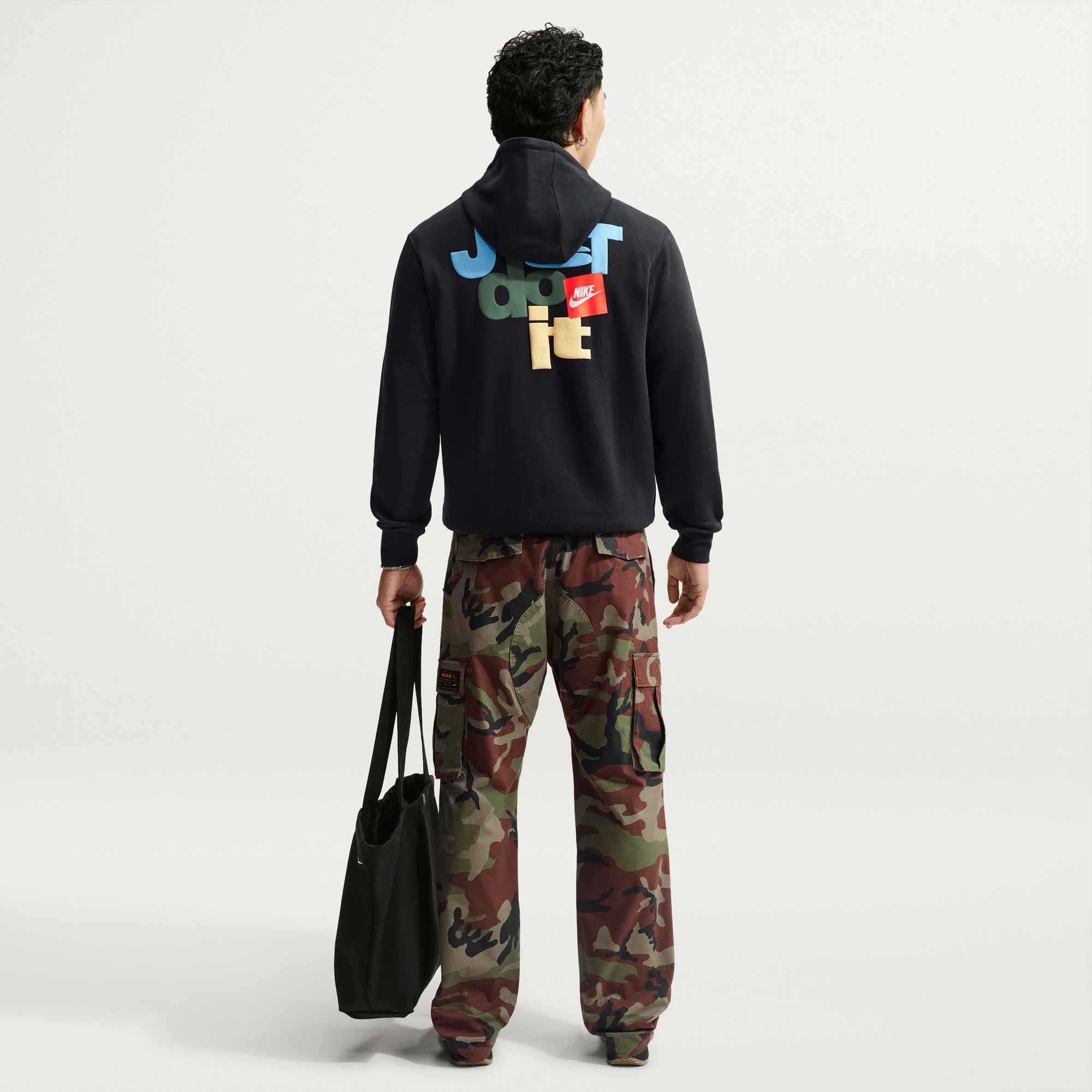 Nike Sportswear Kapuzensweatshirt Nike Sportswear Club Men's French Terry Hoodie mit sportlichem Stil, Langarm-Design, Rundhalsausschnitt