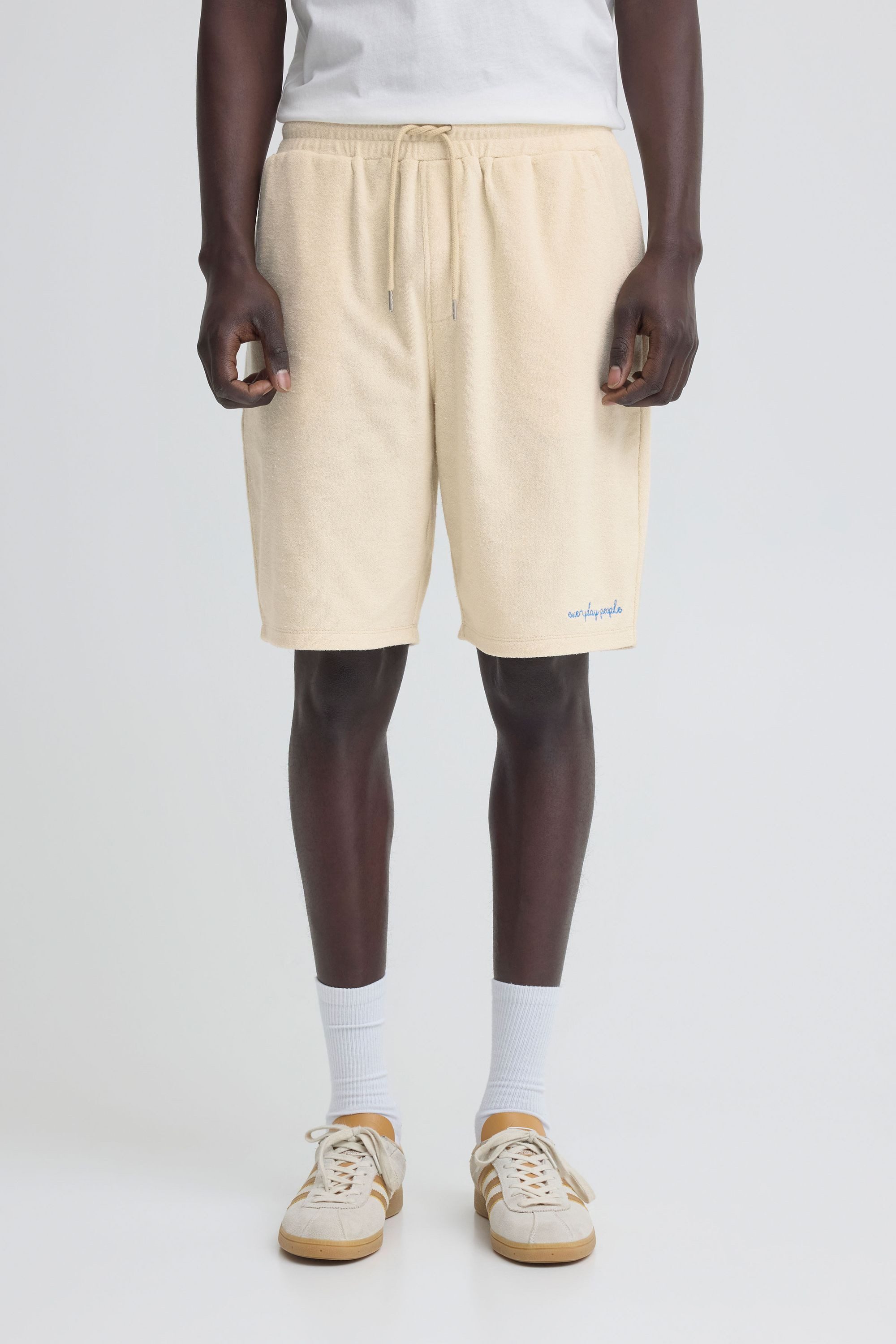Blend Sweatshorts BHBasti Bequeme Frottee-Sweatshorts mit Stickerei