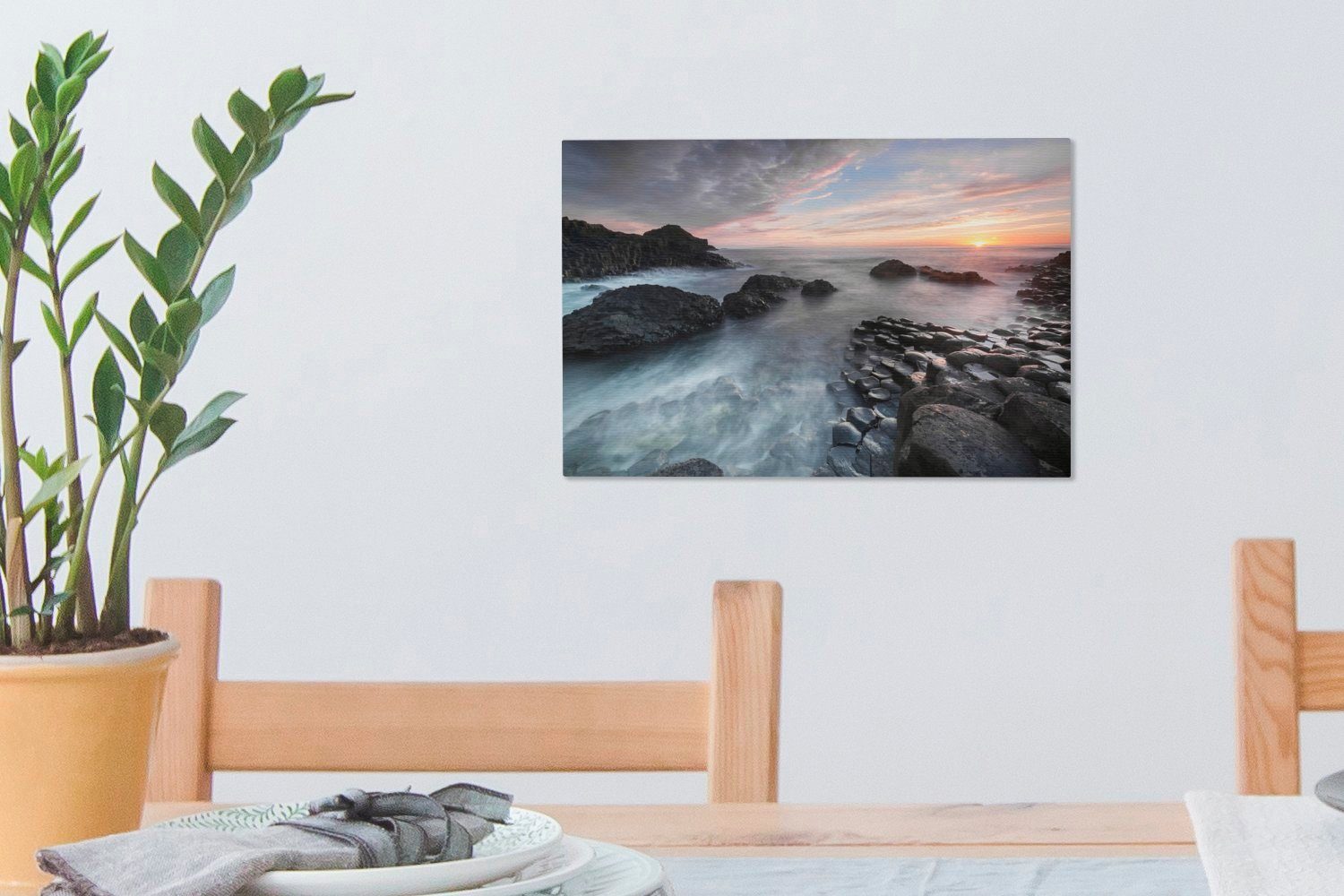 30x20 über Wasser fließendes (1 in, cm OneMillionCanvasses® Sonnenuntergang Aufhängefertig, Causeway Leinwandbild und dem Leinwandbilder, Wanddeko, Wandbild Giants St),