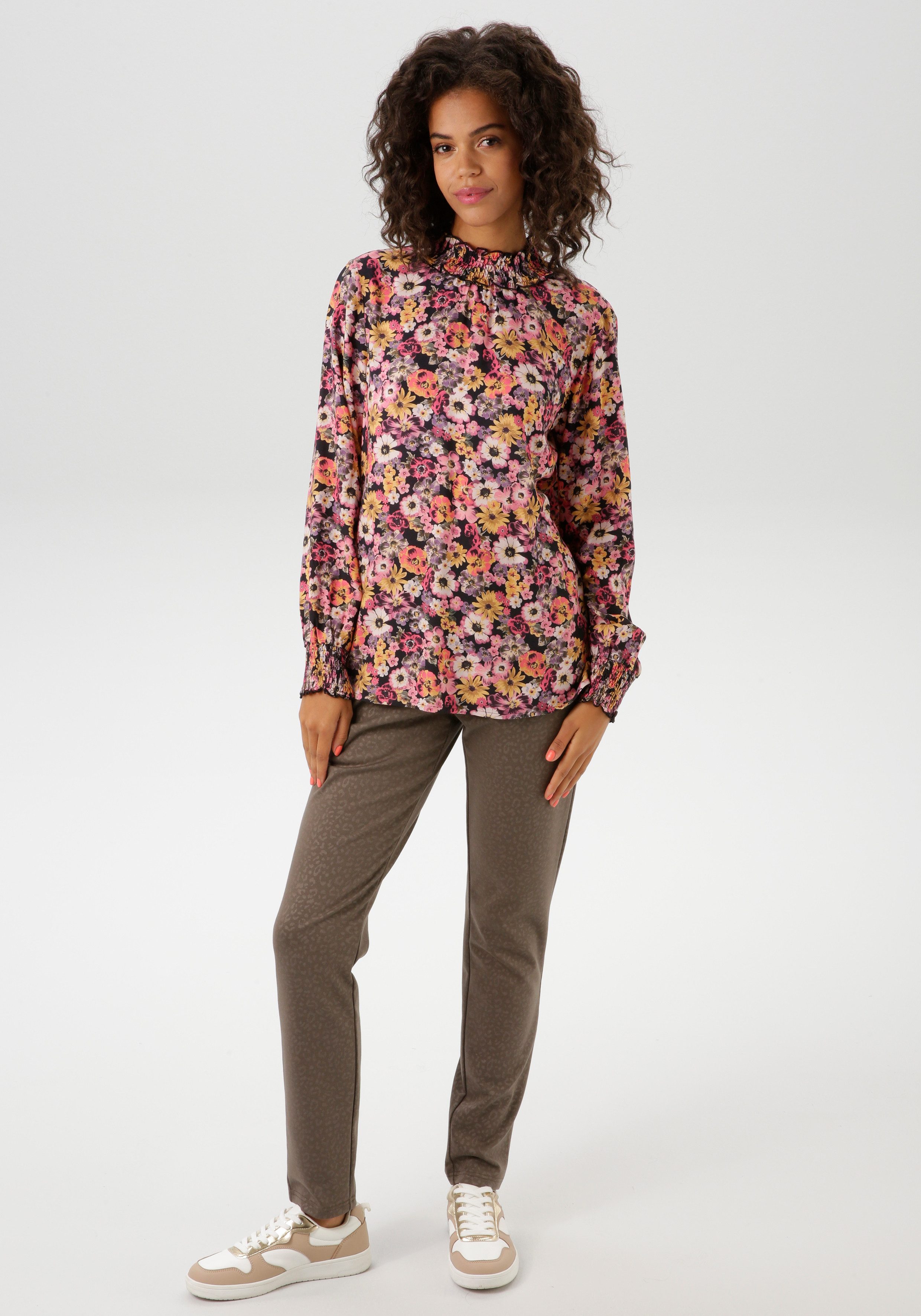 Aniston CASUAL Schlupfbluse mit romantischen, farbenfrohen Blüten bedruckt