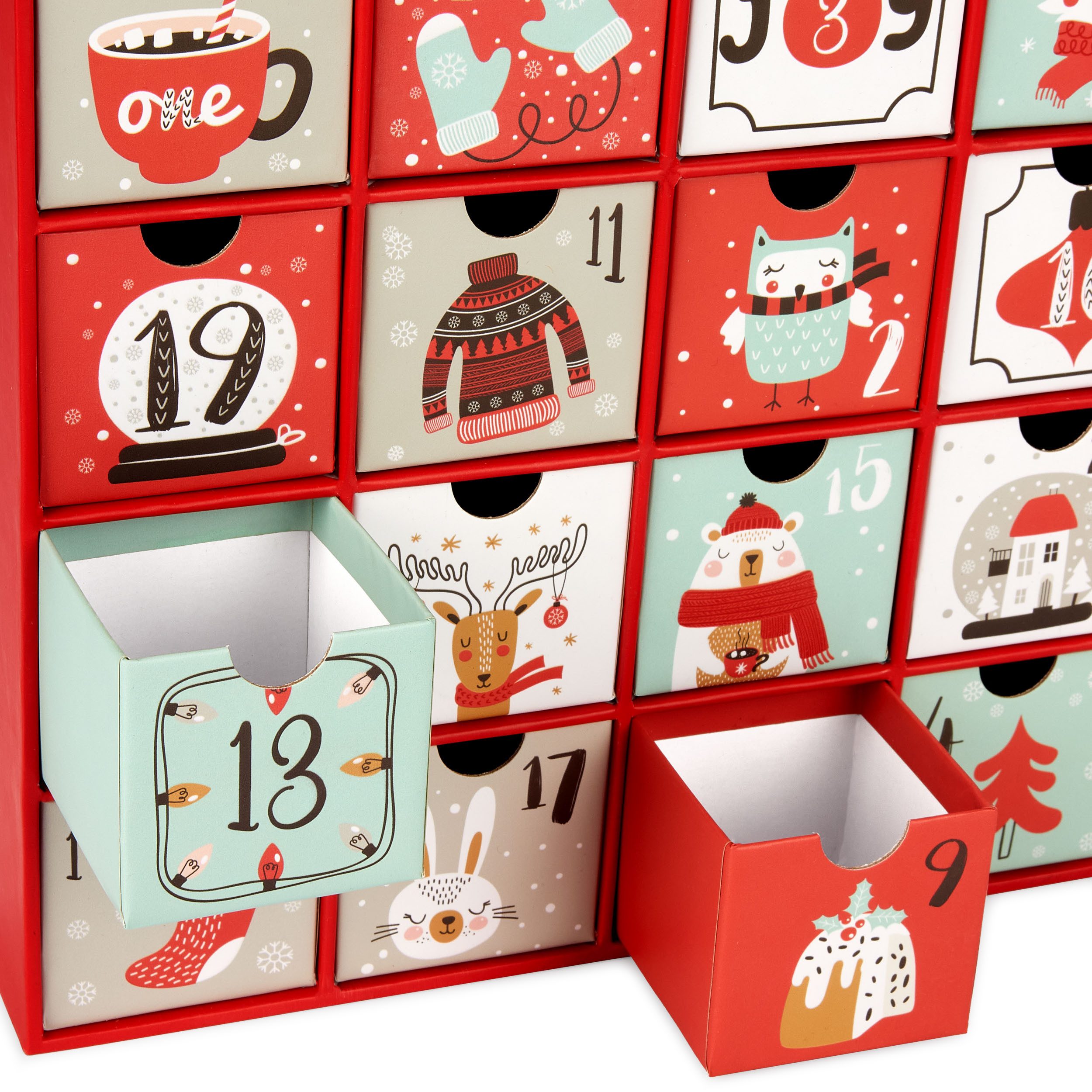 BRUBAKER befüllbarer Adventskalender Weihnachtshaus - Weihnachtskalender zum Befüllen (40,5 cm groß aus Pappe - Rot, 1-tlg), DIY Kalender mit 24 Türchen für Gut – Bild 3 von 5