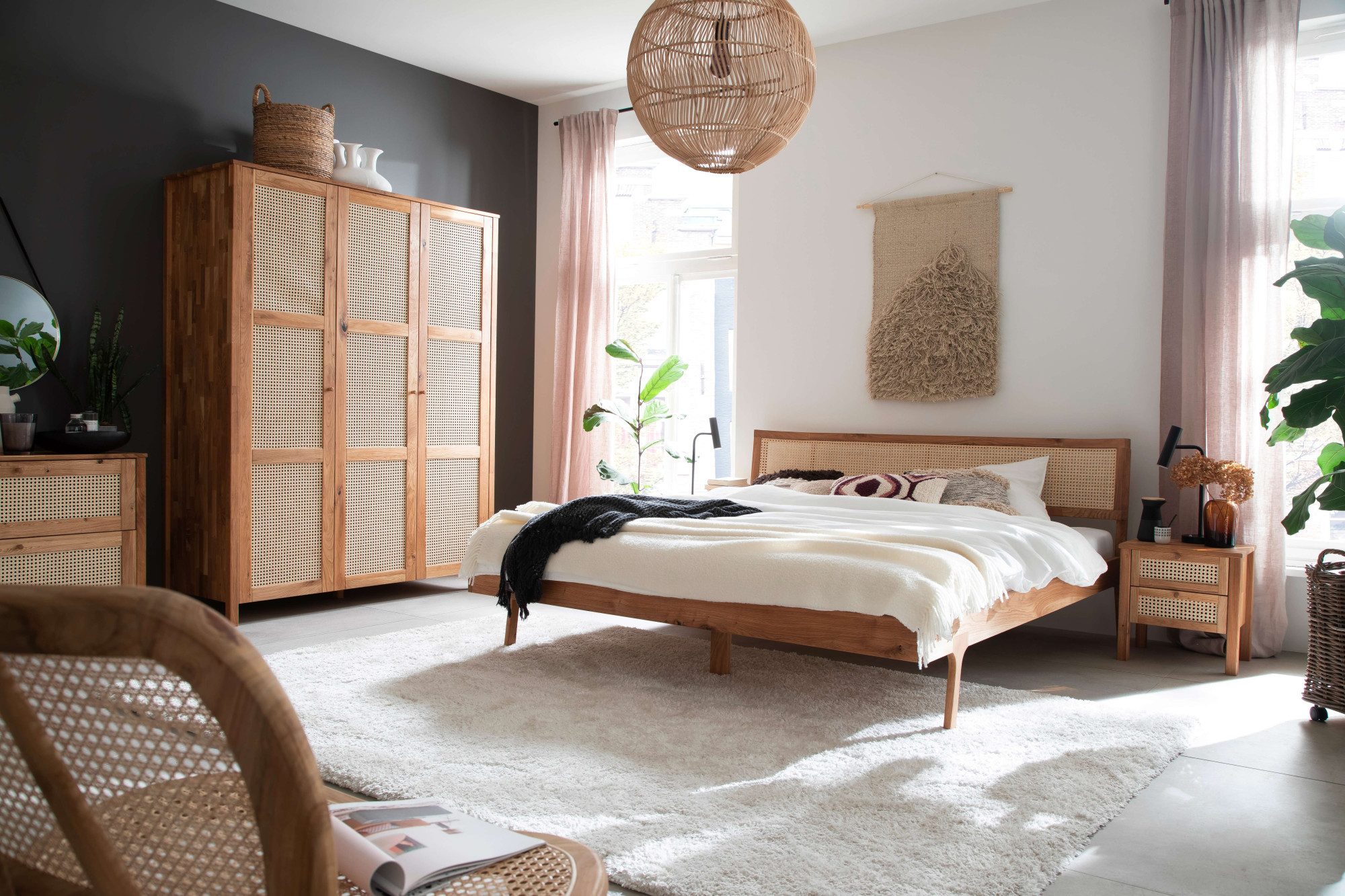 Home affaire Bett Hällevik Doppelbett, Massivholzbett, Massive FSC®-zertifizierte Eiche geölt, Kopfteil mit Wiener Geflecht