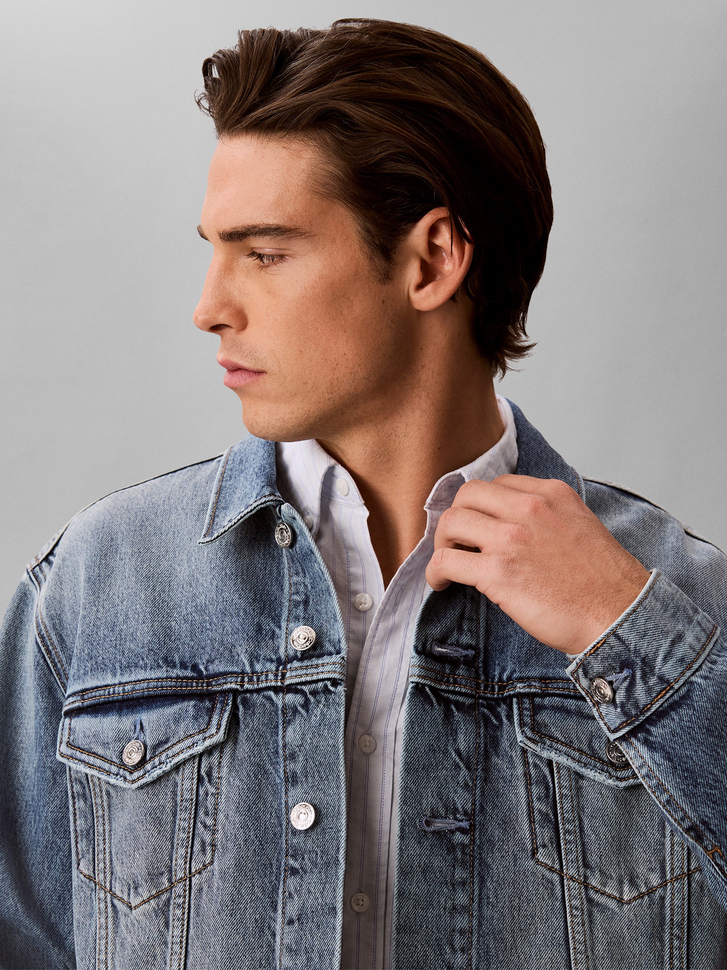 Calvin Klein Jeans Jeansjacke ANDREW CLASSIC TRUCKER authentische 90er-Jahre-Passform, Metallknöpfe mit Logo