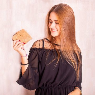 OLÁ KORK Geldbörse OLÁ KORK Natürliches Kork Portemonnaie - Geldbörse für Frauen, Nachhaltig - Vegan - Fair - Handgemacht - Kork Geldbeutel mit Gold oder Silber Akzenten
