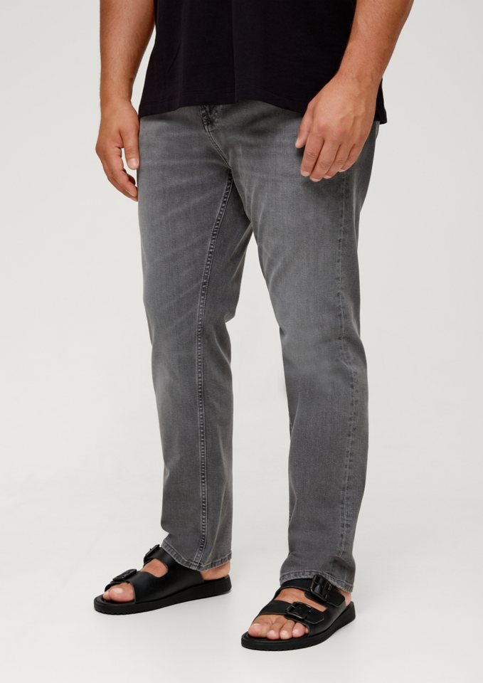s.Oliver Stoffhose Jeans Casby / Relaxed Fit / Mid Rise / Straight Leg, mit  Knopf als Verschluss, in 5-Pocket-Form, hat einen Reißverschluss