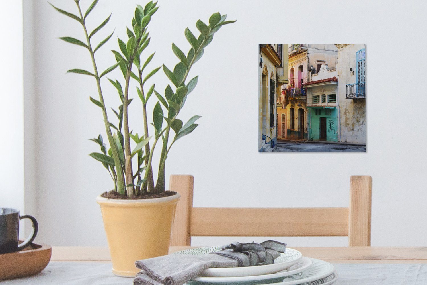 OneMillionCanvasses® Leinwandbild Bunte Straße in (1 Bilder für kubanischen Leinwand Wohnzimmer der Hauptstadt Schlafzimmer St), Havanna