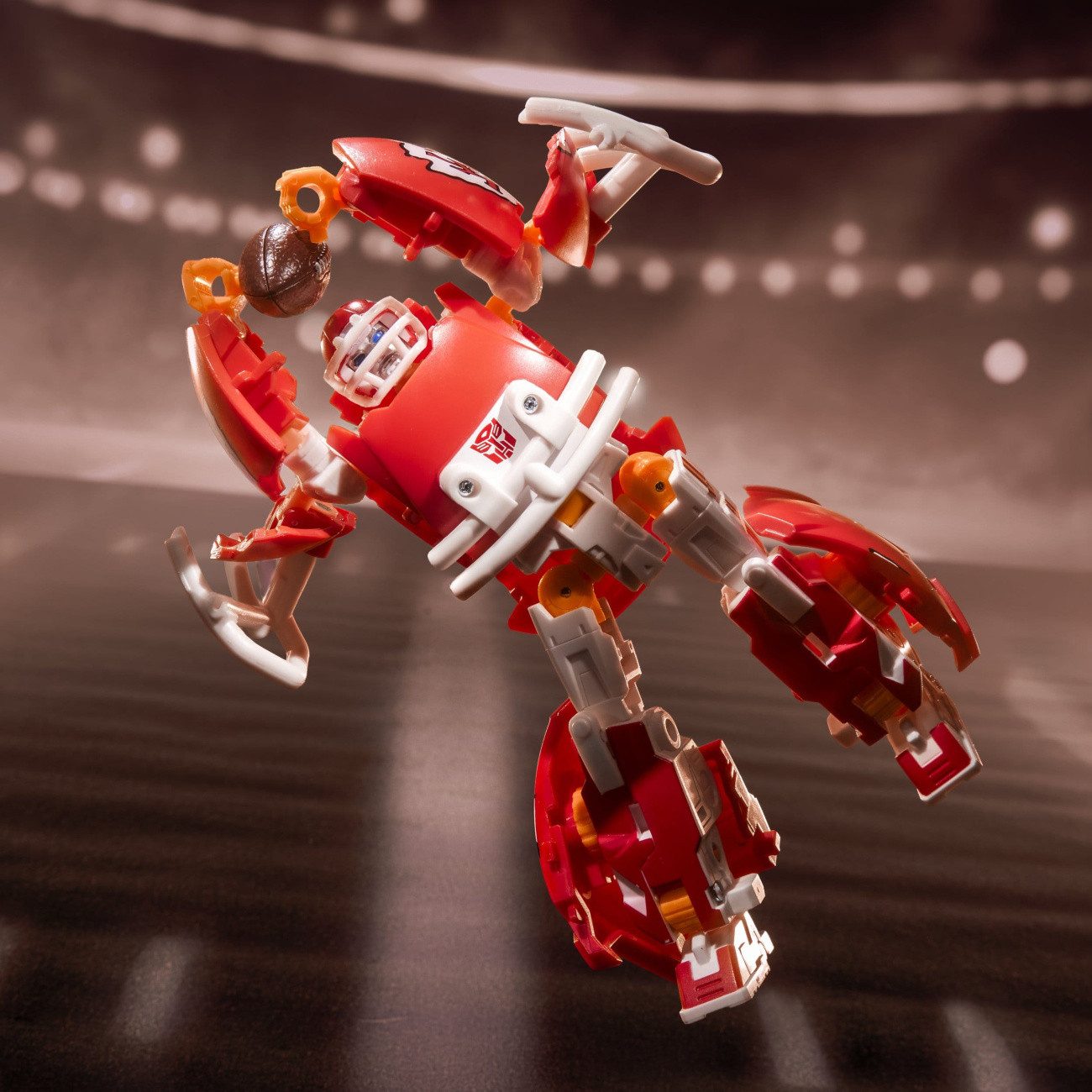 Hasbro Actionfigur Transformers x NFL Actionfigur Kansas City Chiefs: KC-59 14 cm – Bild 5 von 5